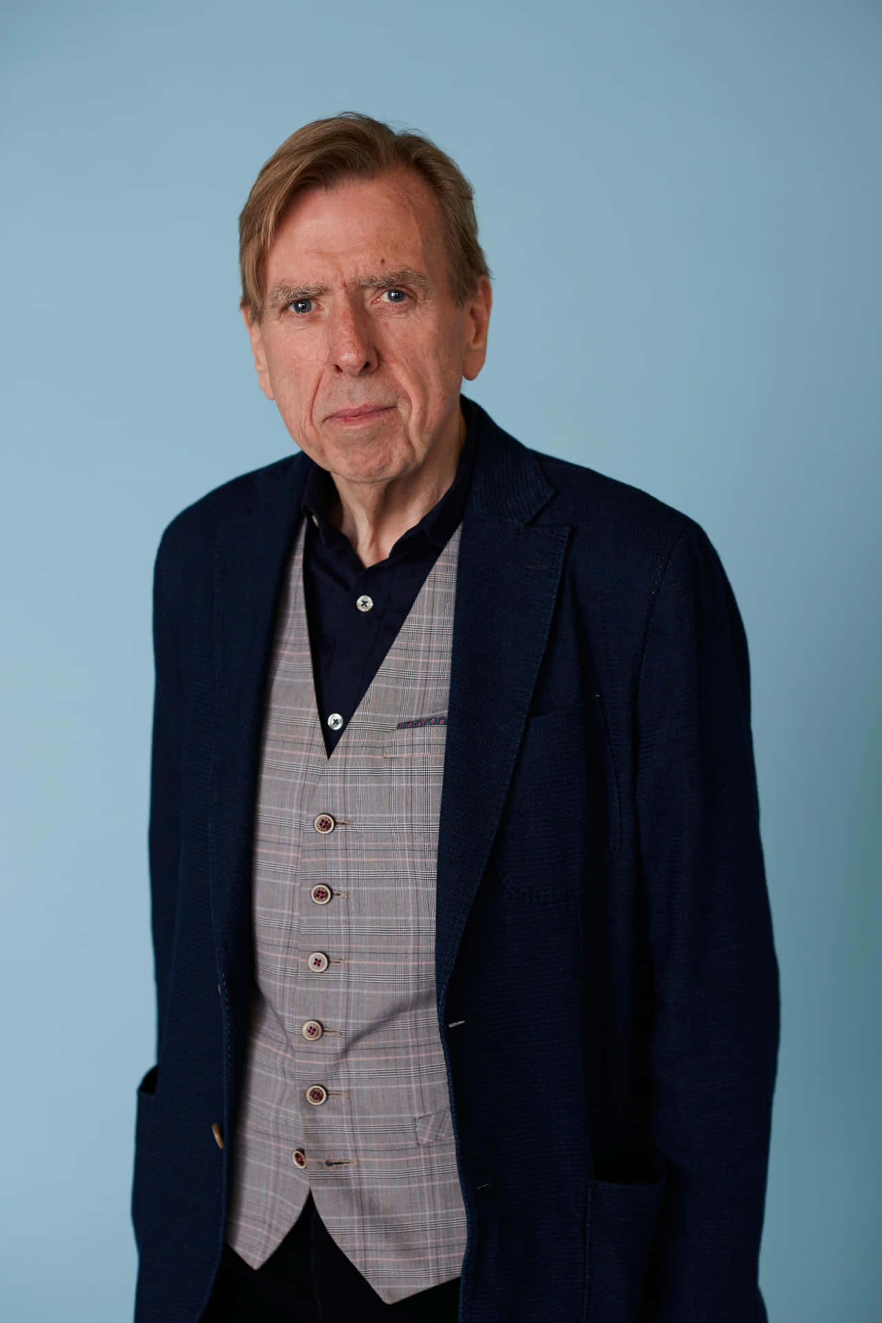 British Actor Timothy Spall Posing For A Portrait Background