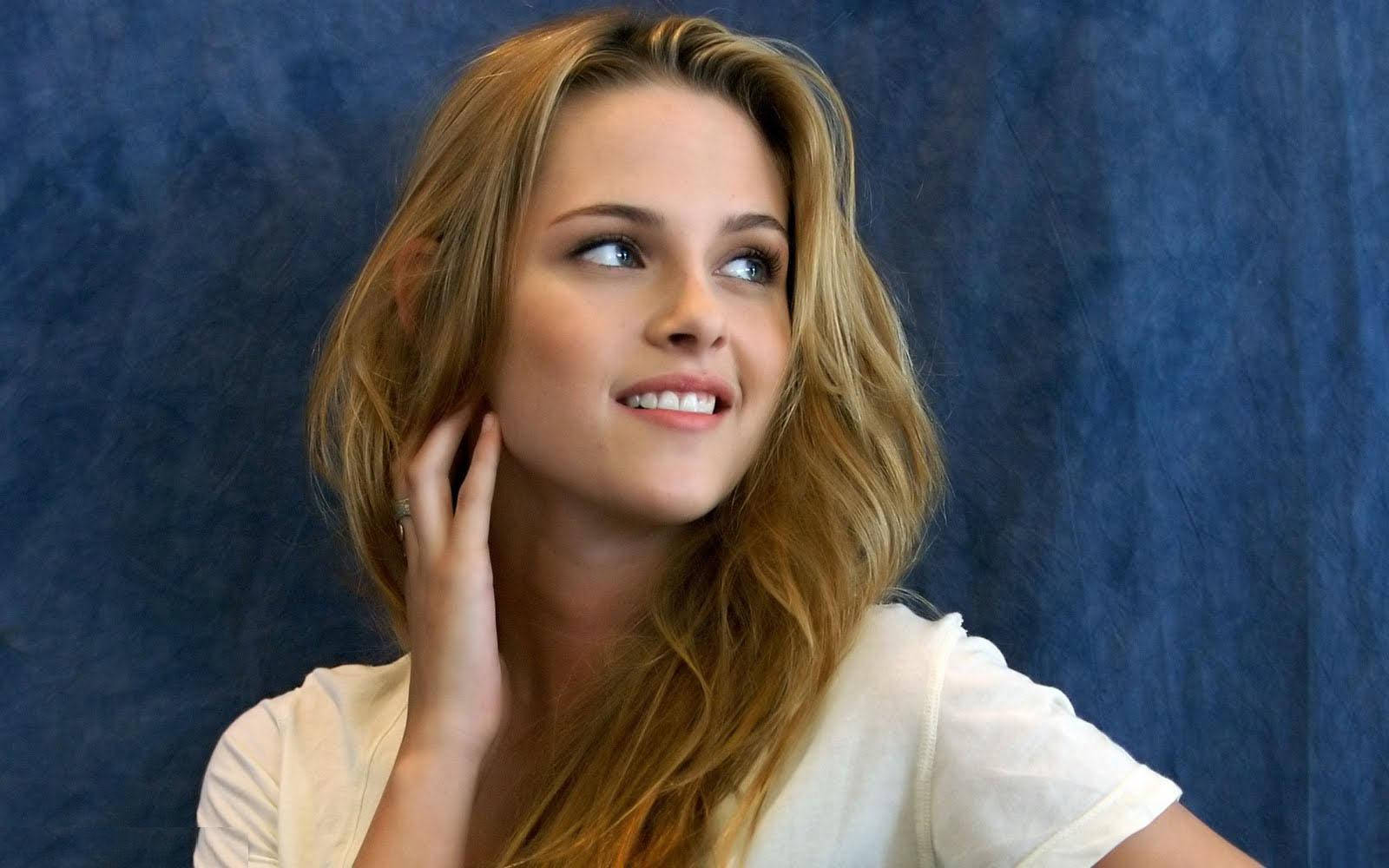 British Actress Teresa Palmer Background