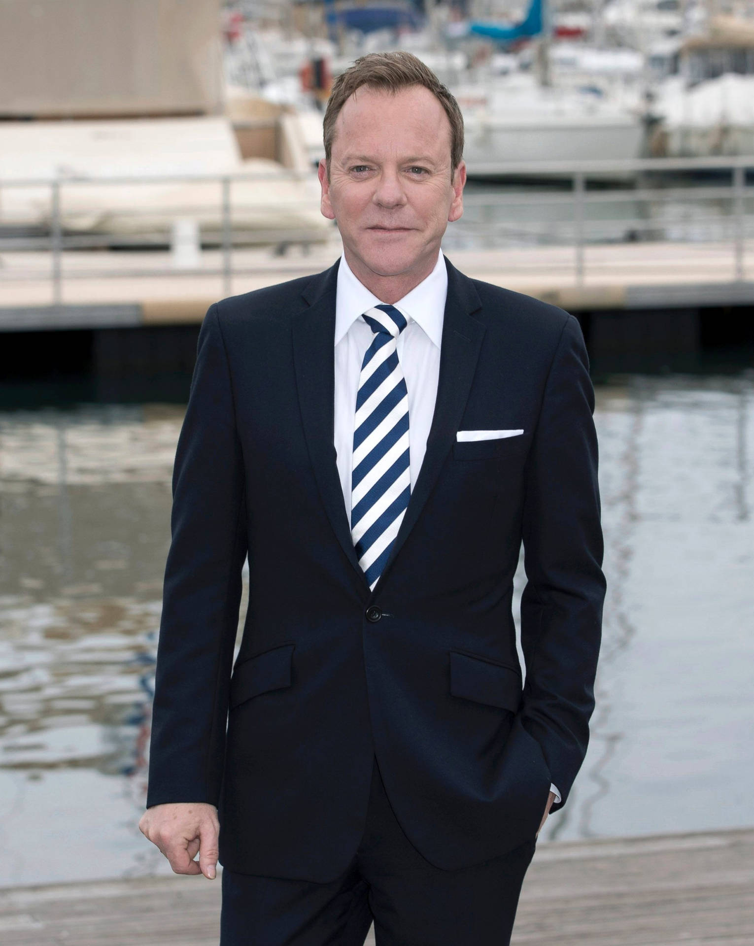 British Canadian Kiefer Sutherland Formal Suit Background