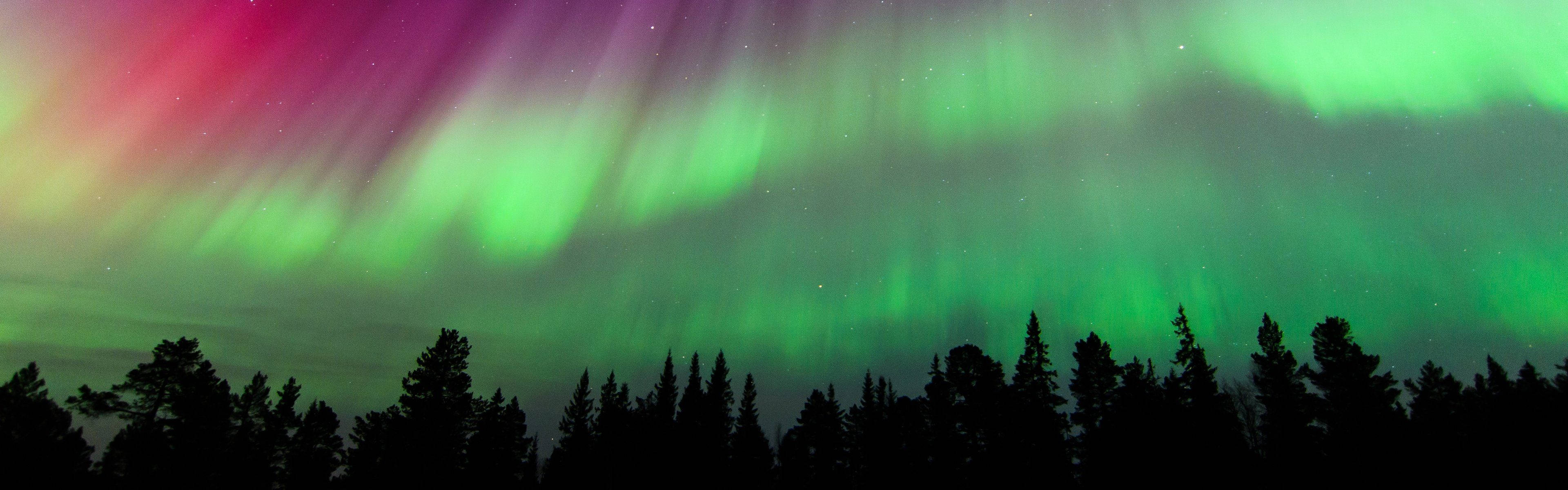 British Columbia Aurora Borealis For Monitor Background