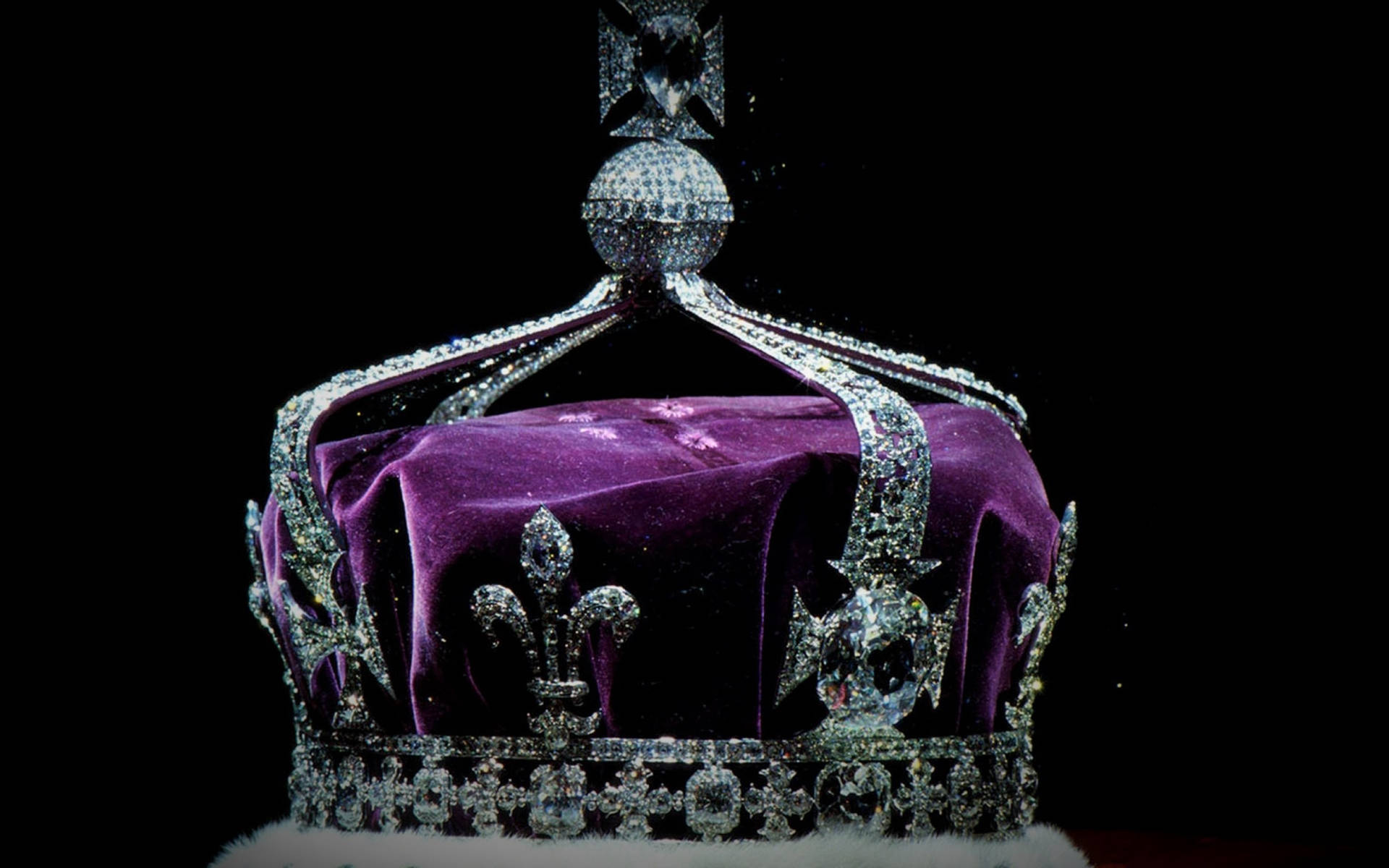 British Royal Crown Kohinoor Diamond Background
