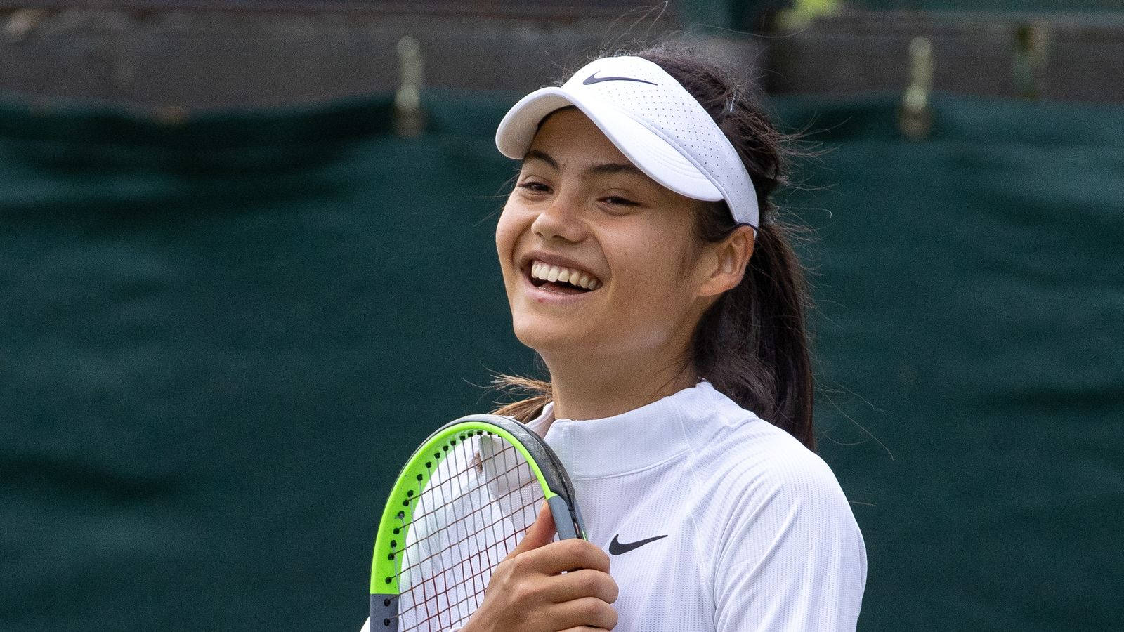 British Tennis Prodigy - Emma Raducanu’s Delightful Smile Background