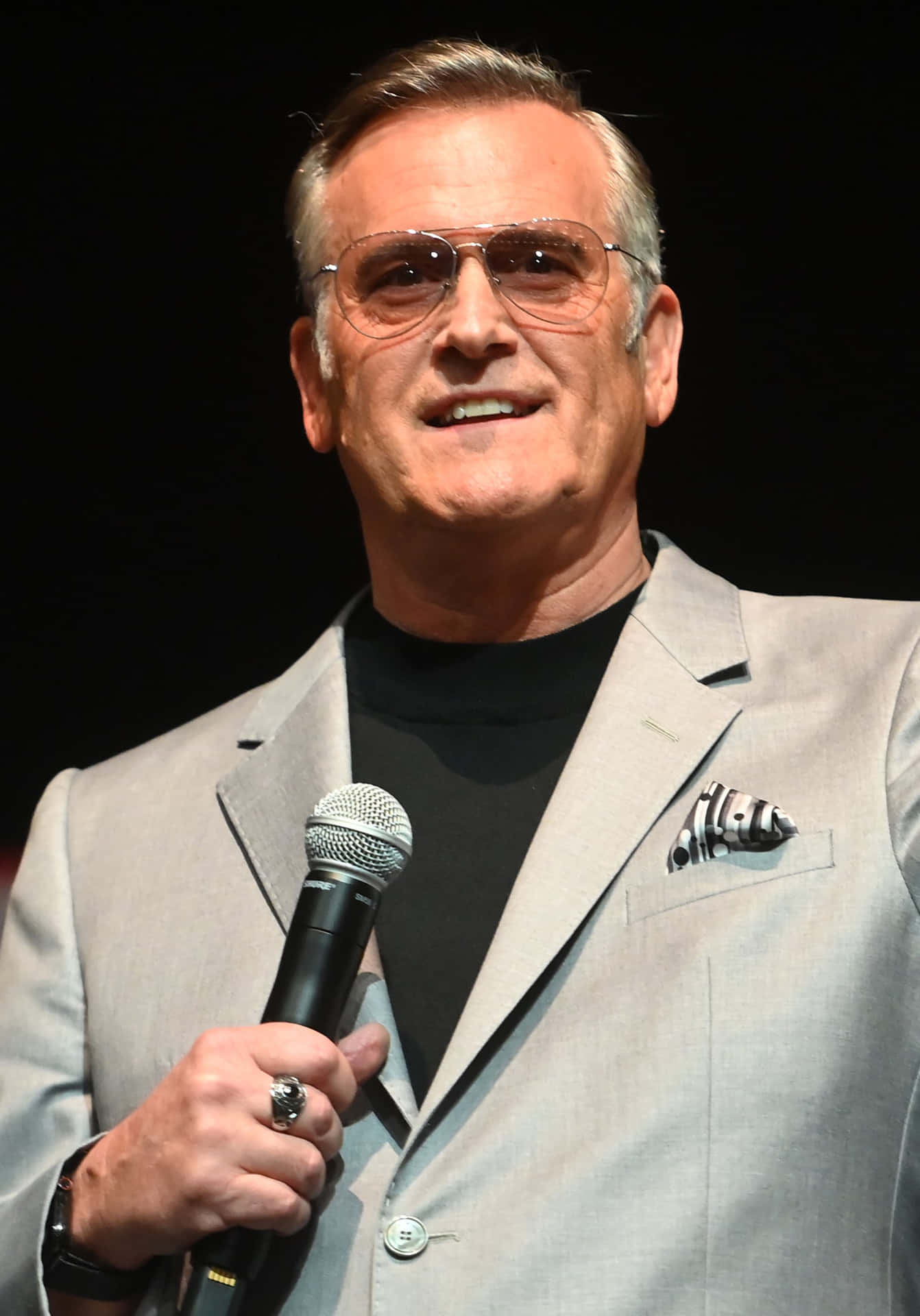 Bruce Campbell - The Icon Of Cult Cinema Background