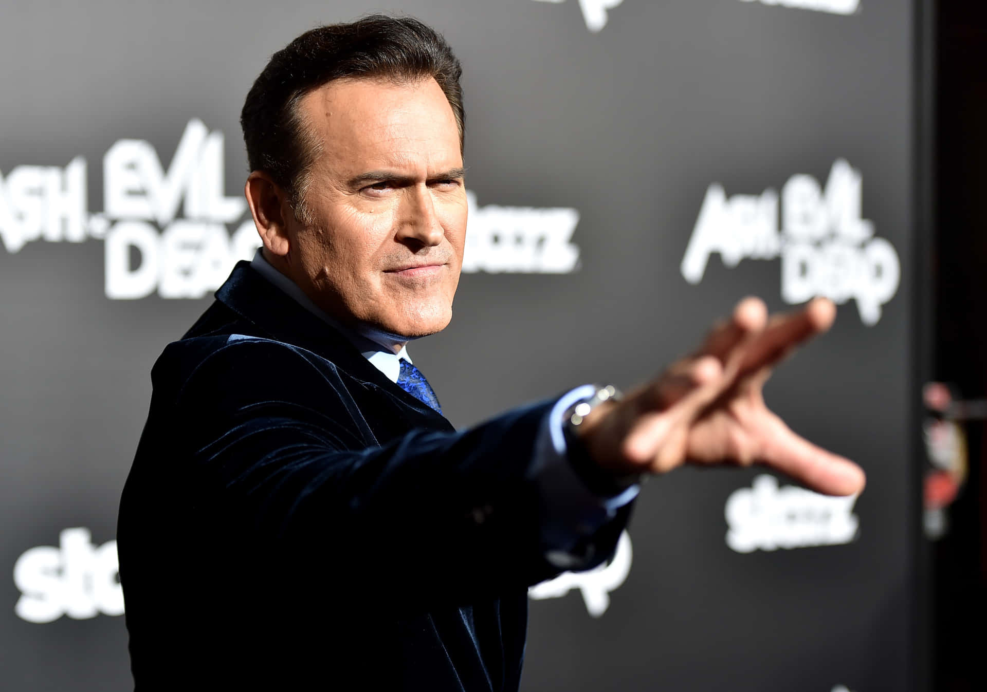 Bruce Campbell [wallpaper] Background