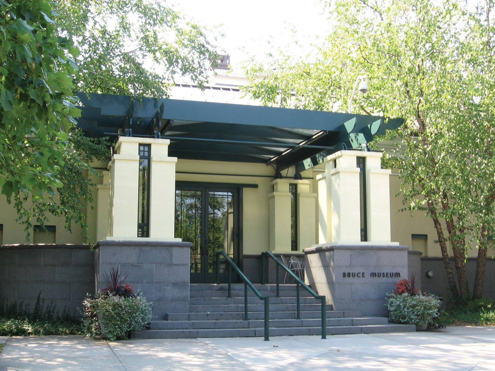 Bruce Museum Entrance In Greenwich Ct Background