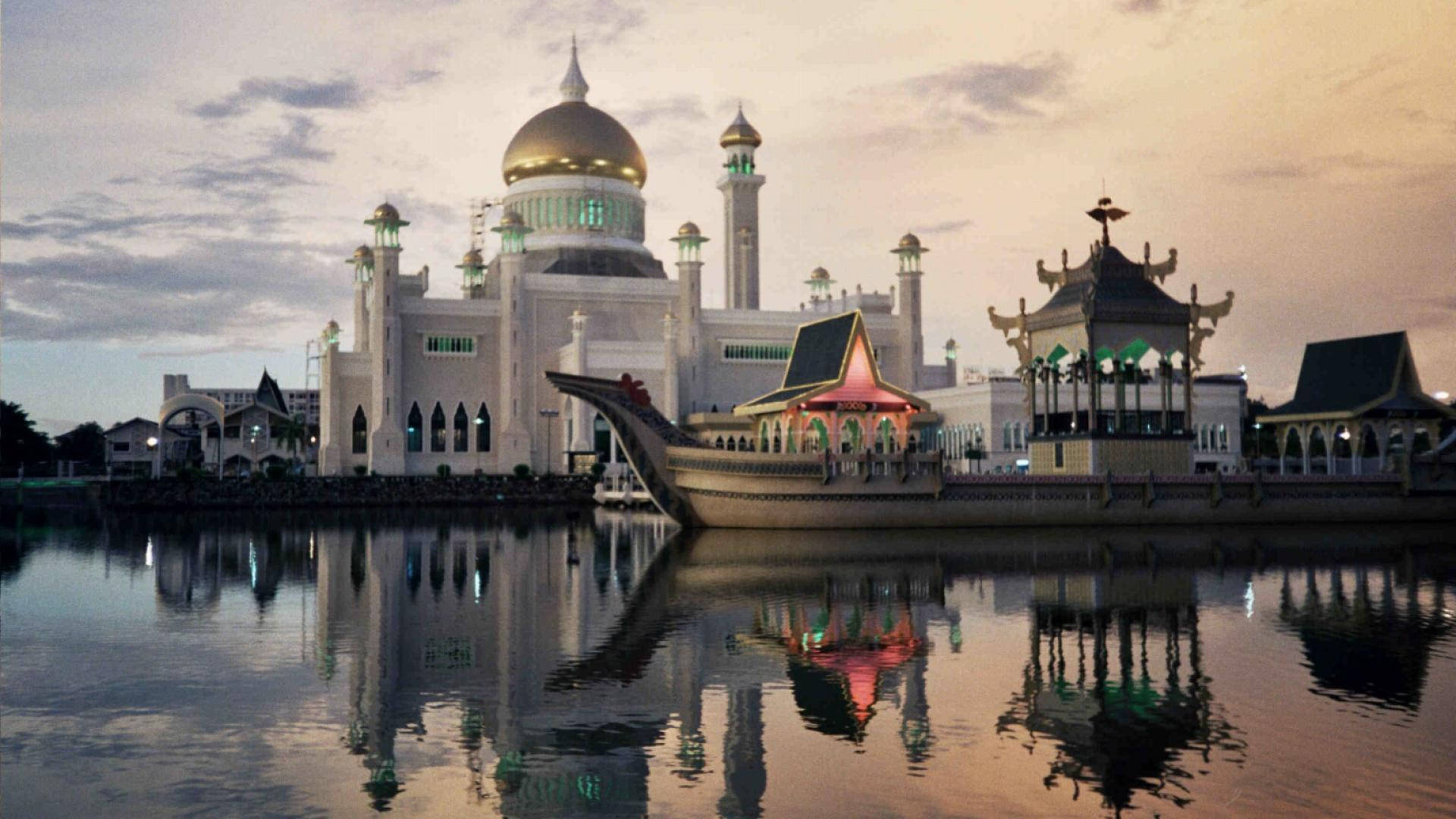 Brunei Lagoon At Dusk