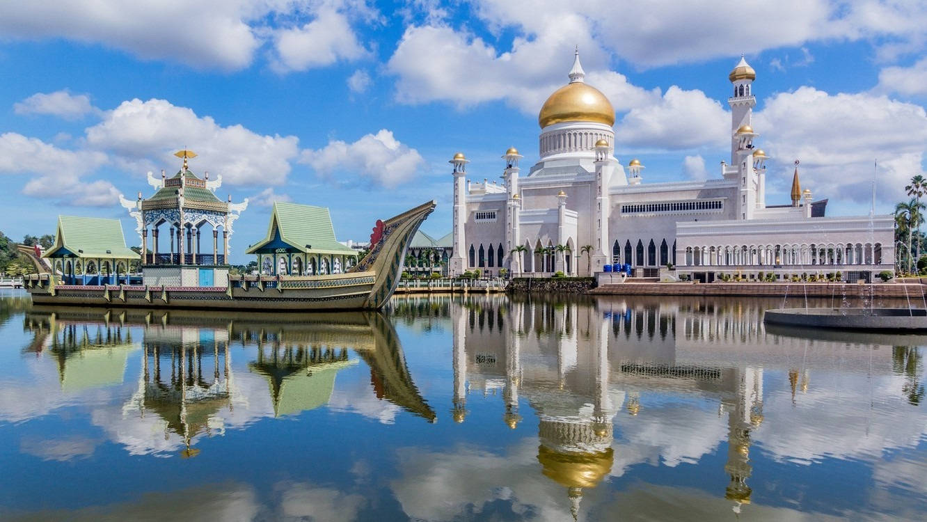 Brunei Mosque Reflection Background