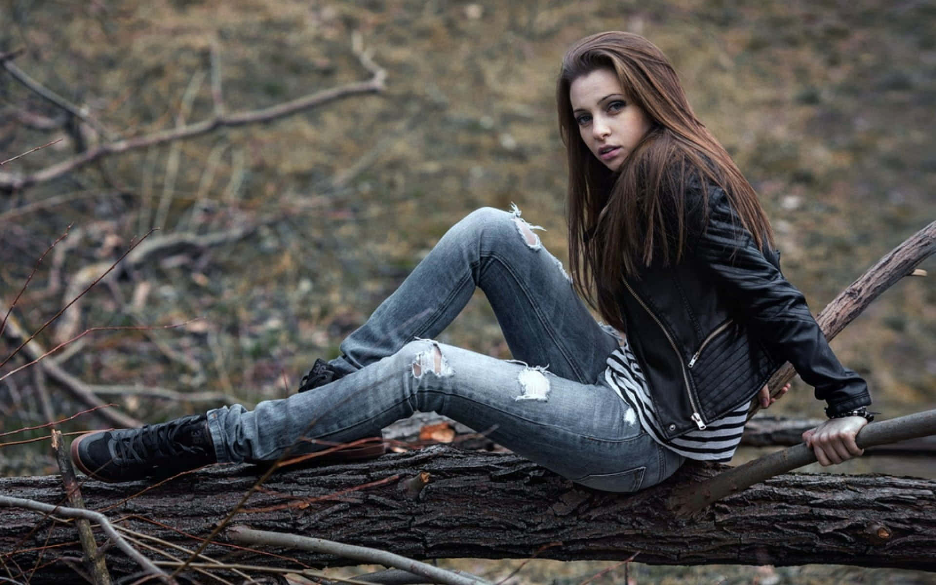 Brunette Amateur Model On Tree Trunk Background