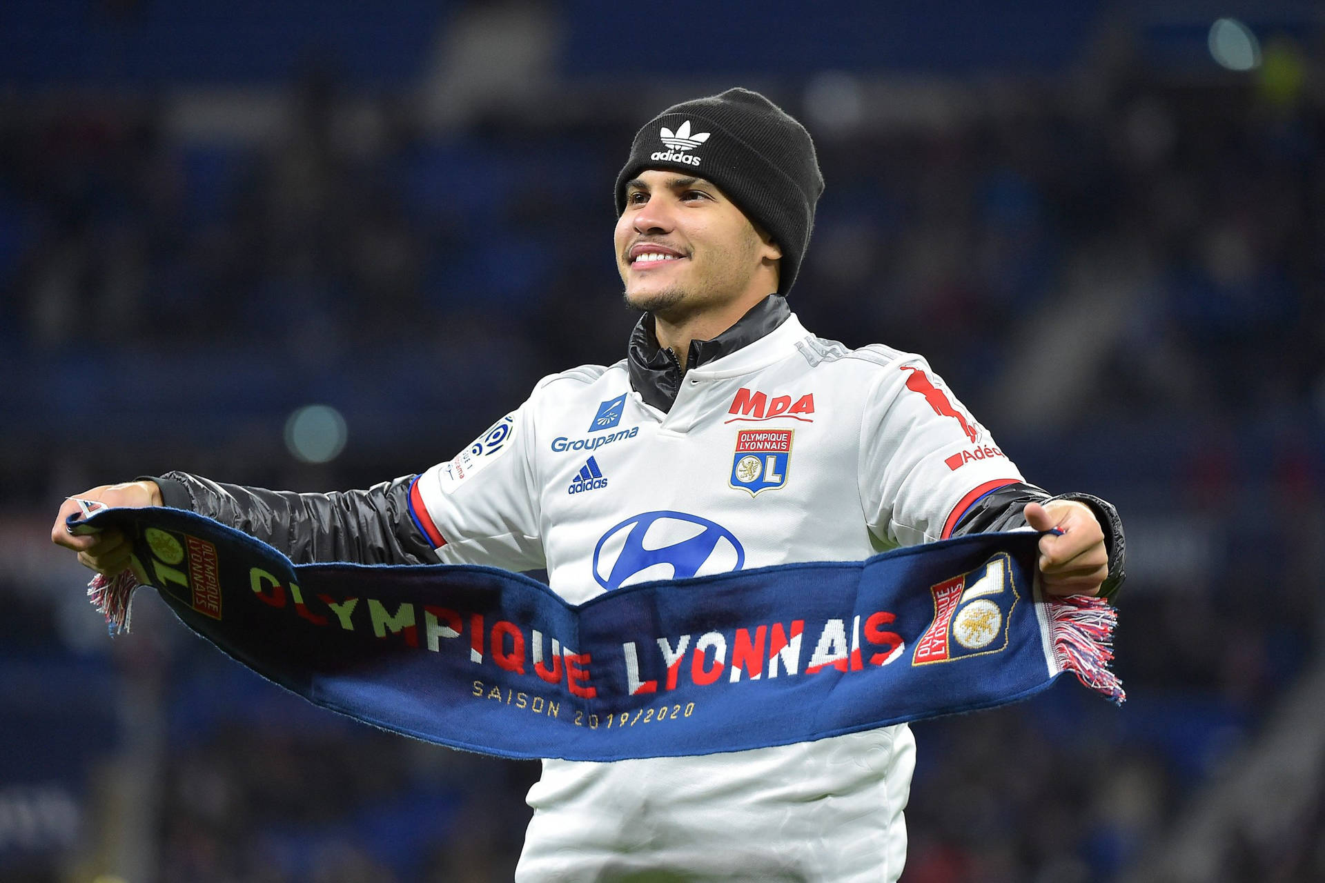 Bruno Guimarães Holding Banner