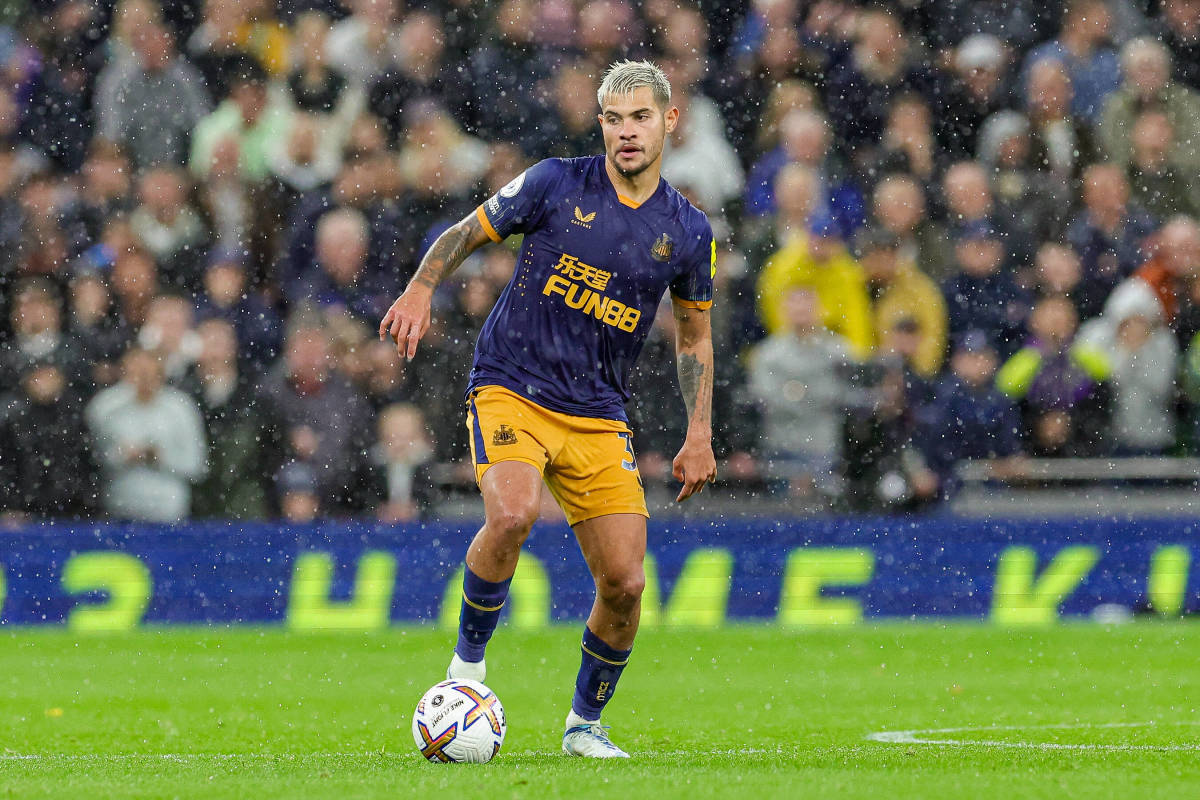 Bruno Guimarães In The Rain Background