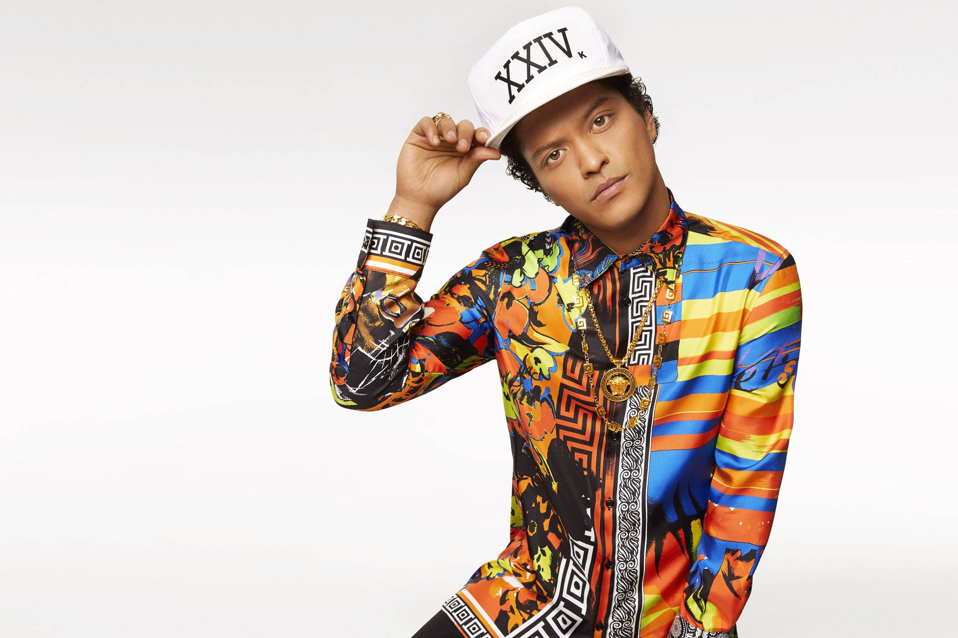 Bruno Mars Looking Stylish In Versace Background