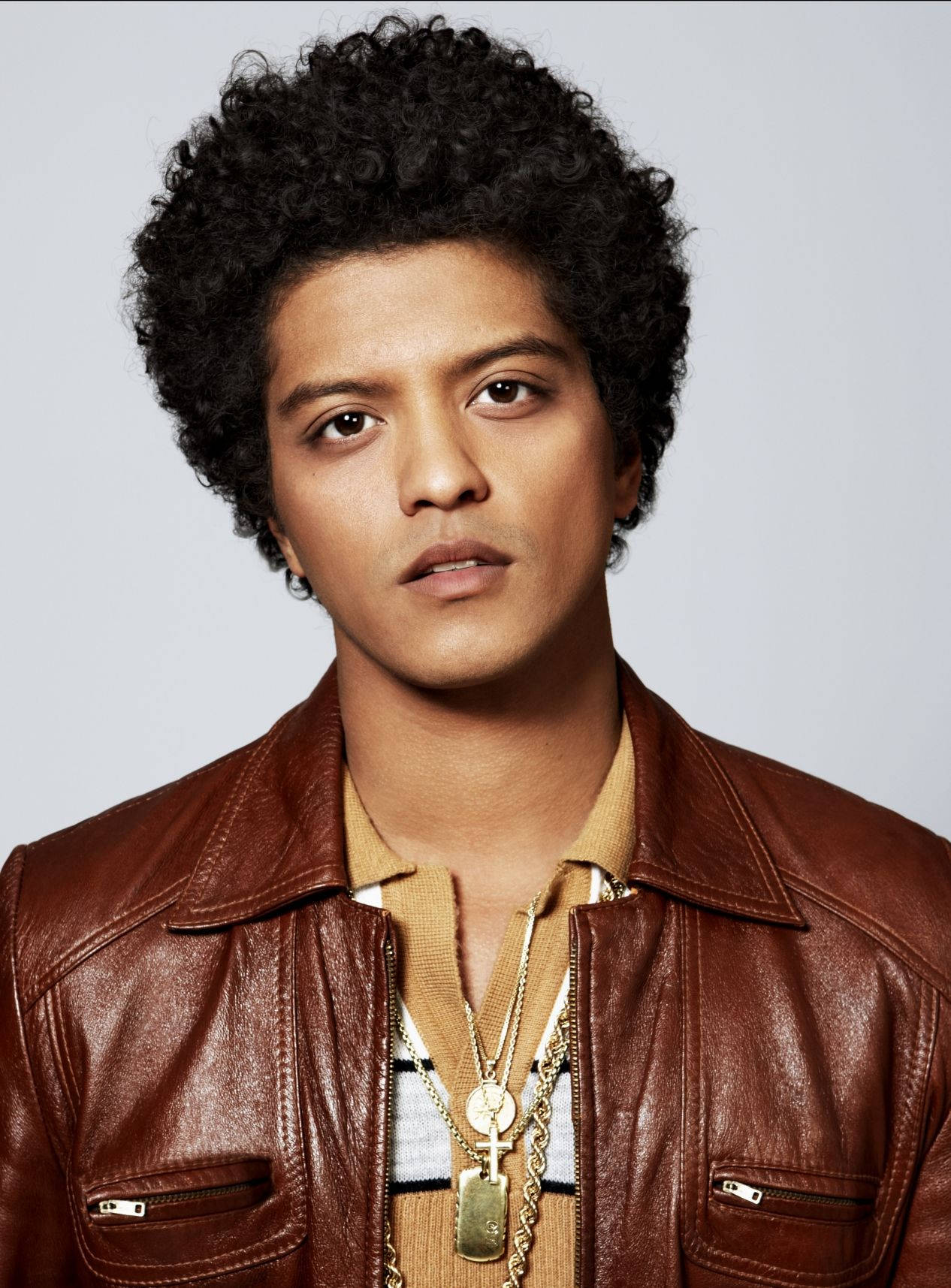 Bruno Mars Radiating Energy With An Impressive Afro. Background