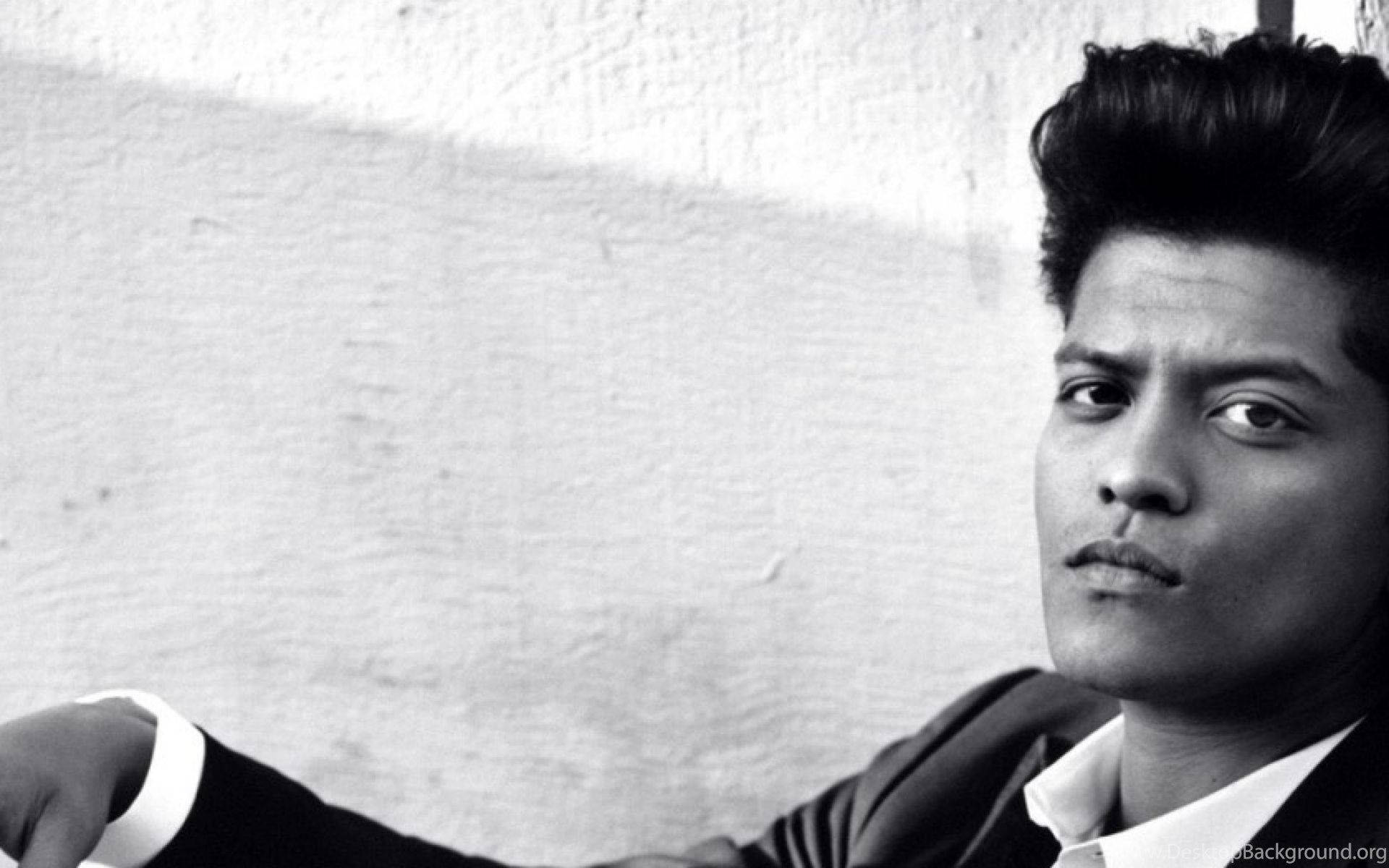 Bruno Mars Rocking A Classic Black And White Style Background