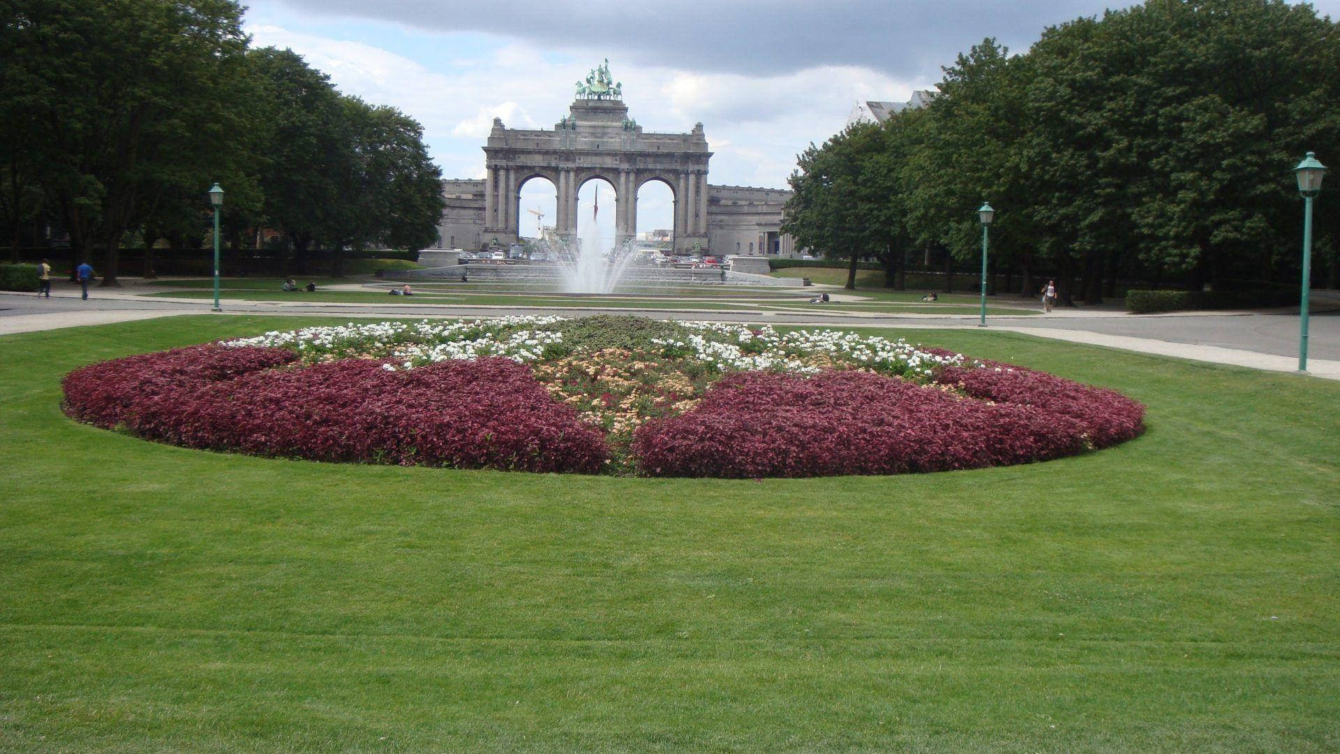 Brussels Empty Garden Background