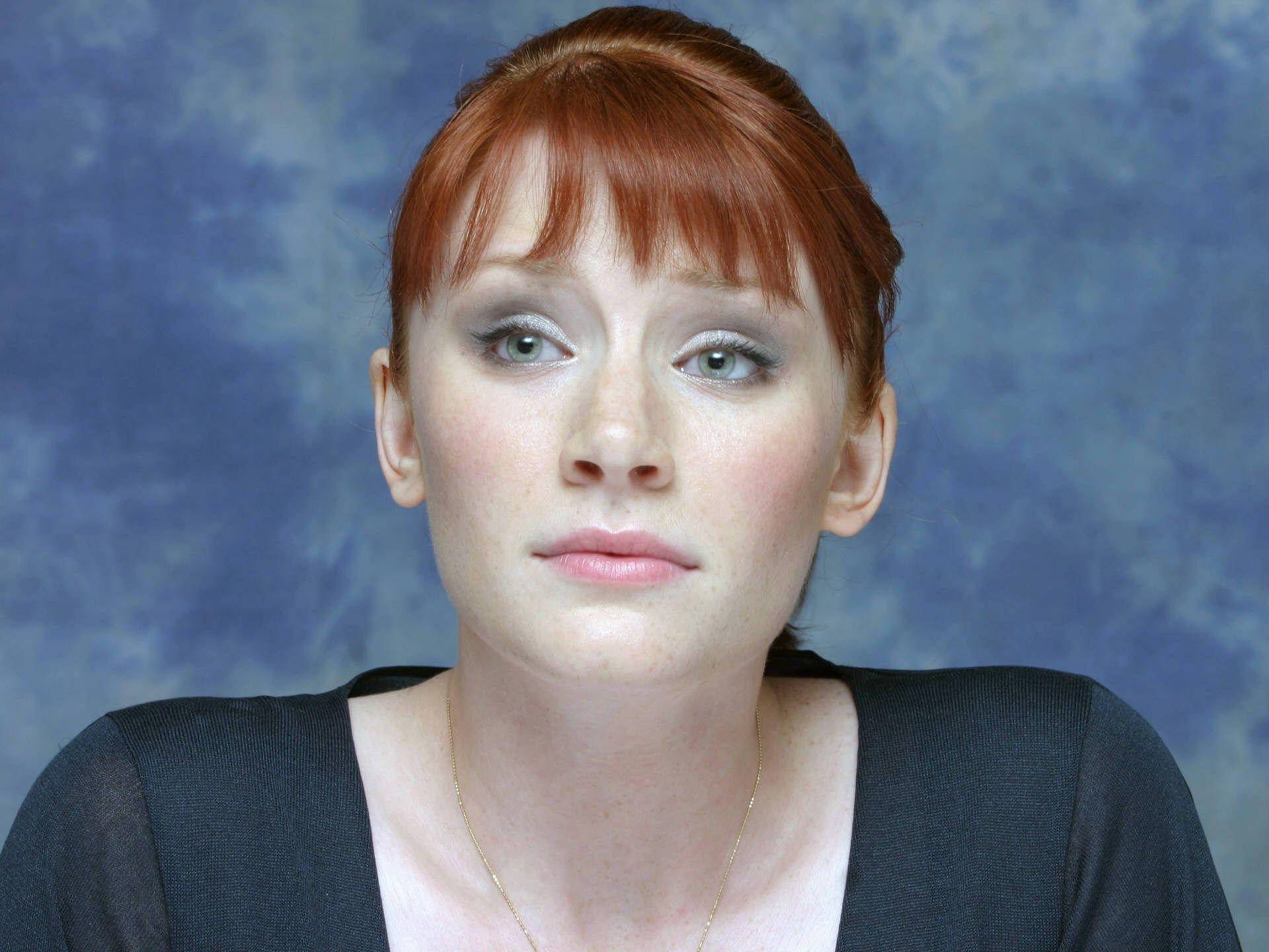 Bryce Dallas Howard Blue Aesthetic Photo Background