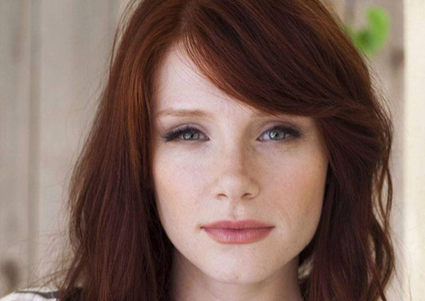 Bryce Dallas Howard Red Hair Close-up Background