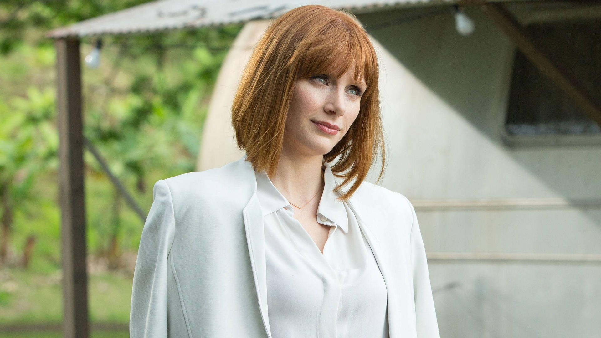 Bryce Dallas Howard White Aesthetic Outfit Jurassic World Background