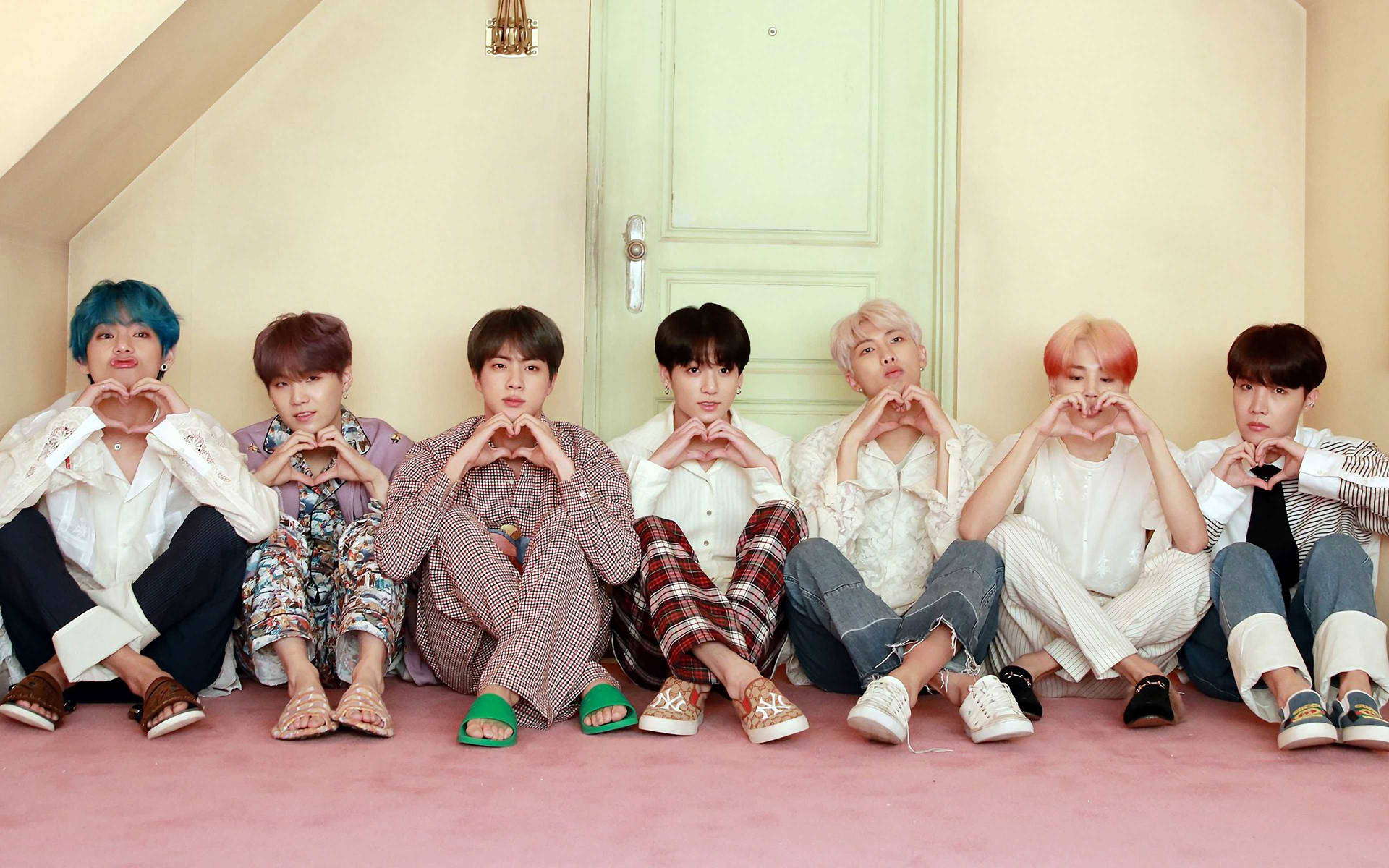 Bts Desktop Heart Signs By Door Background