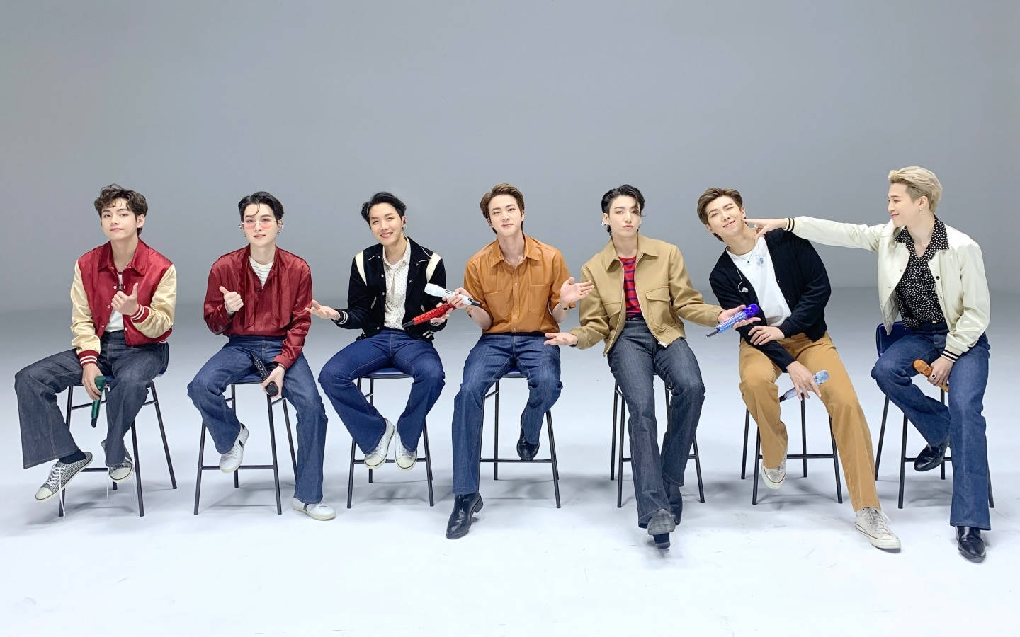 Bts Desktop On Row Of Stool Chairs