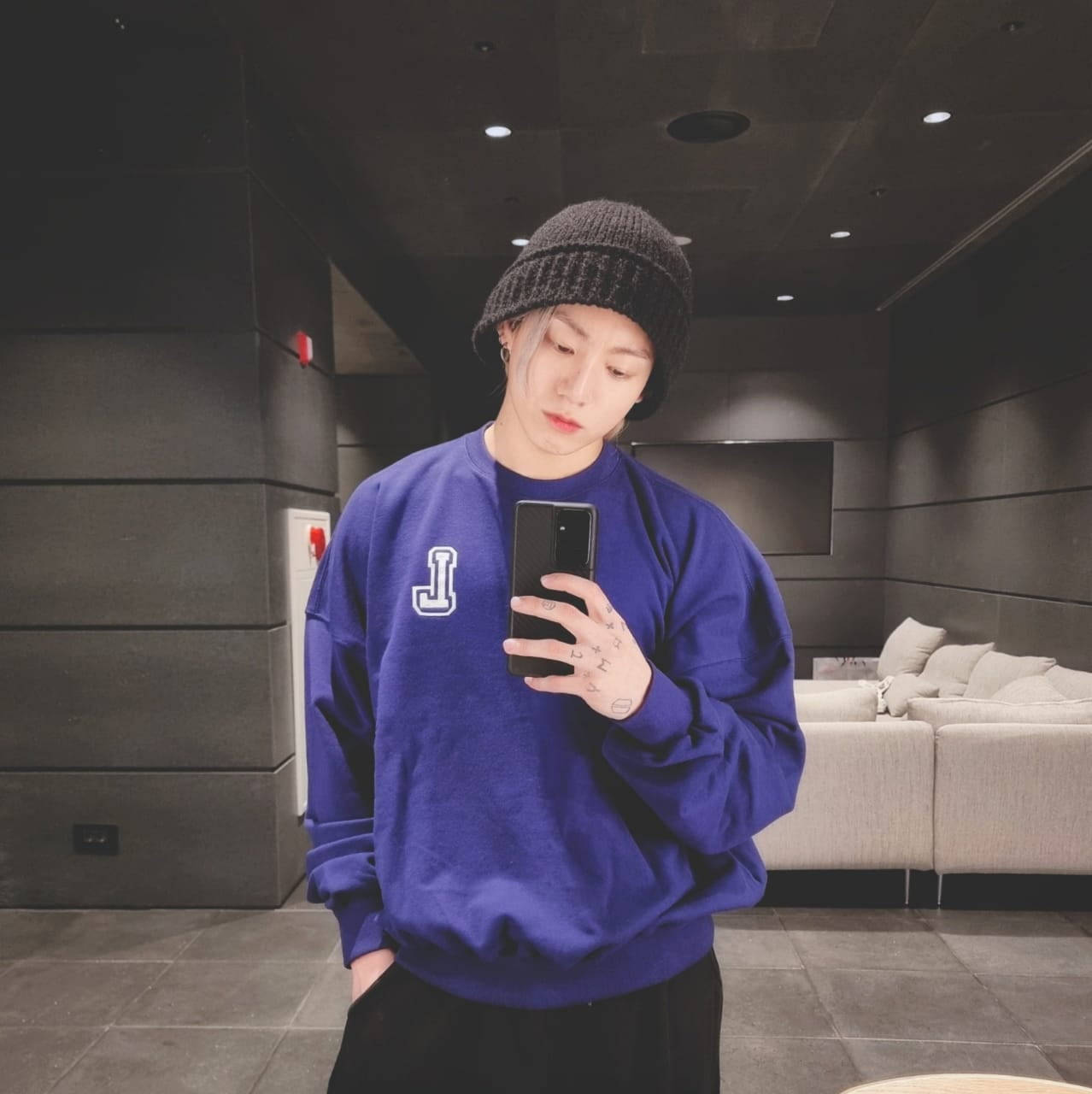 Bts Jung Kook Cute Mirror Selfie Background