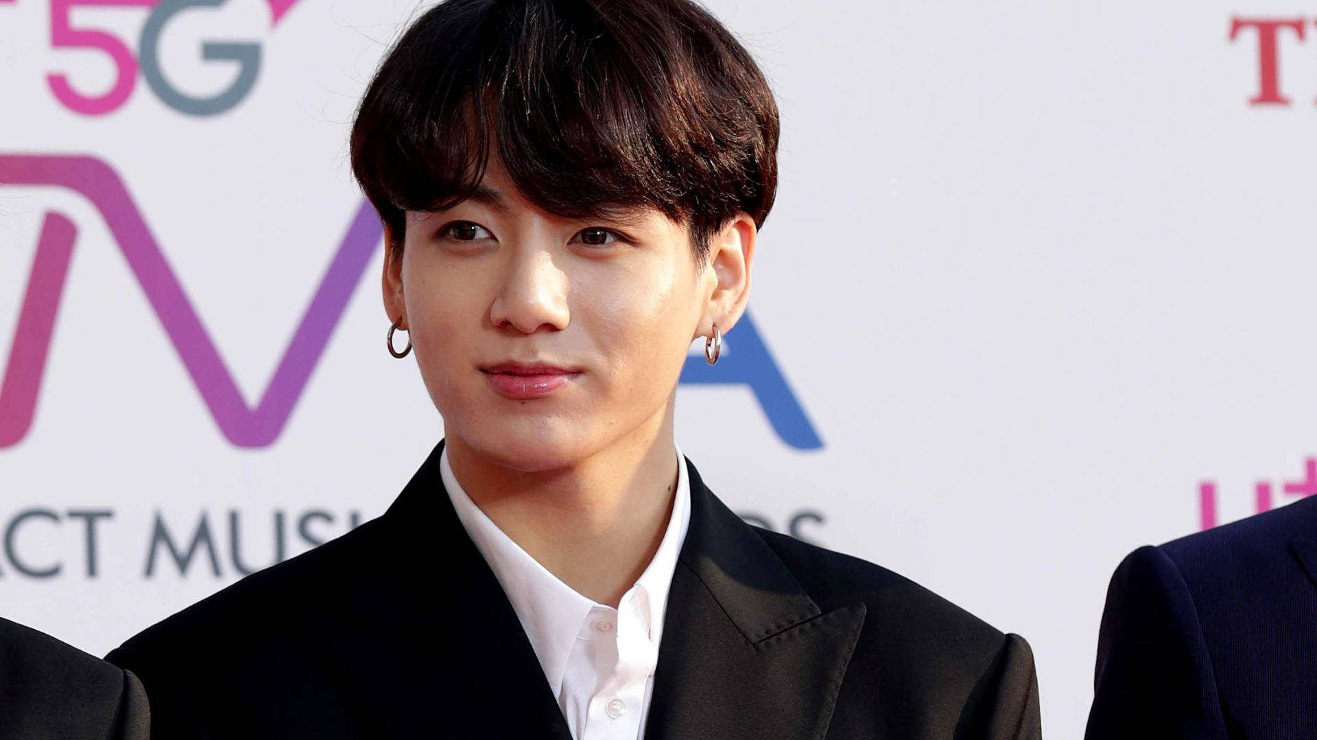 Bts Jung Kook On Red Carpet Background