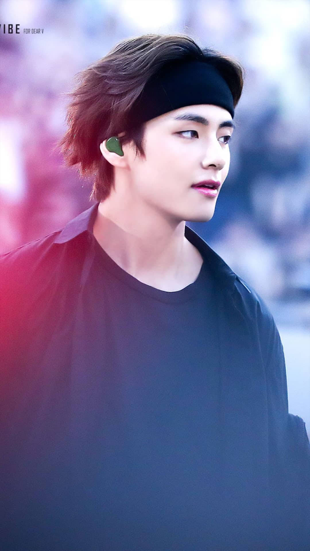 Bts Tae Hyung Side-profile Background