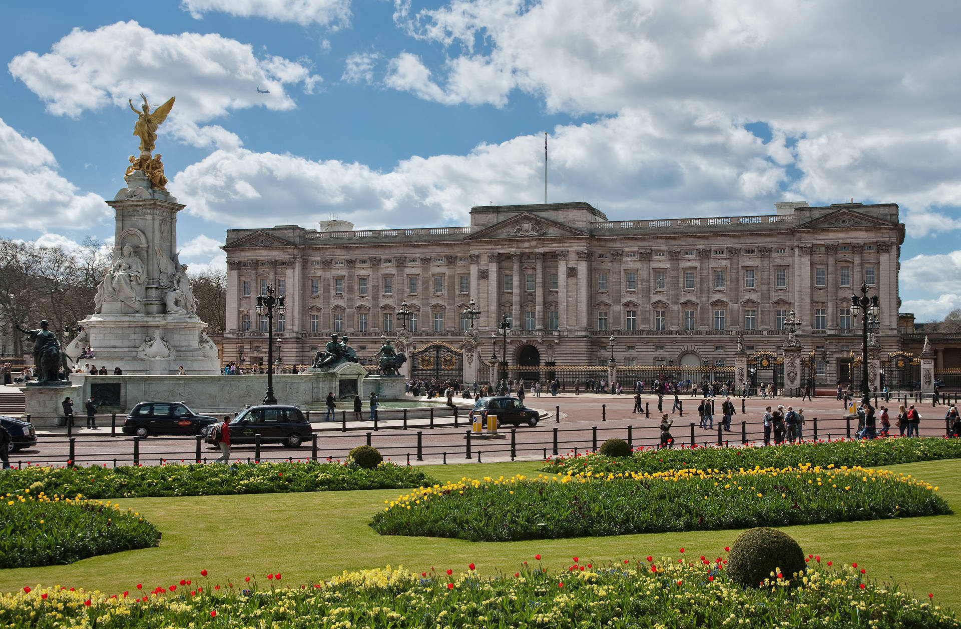 Buckingham Palace Garden Background