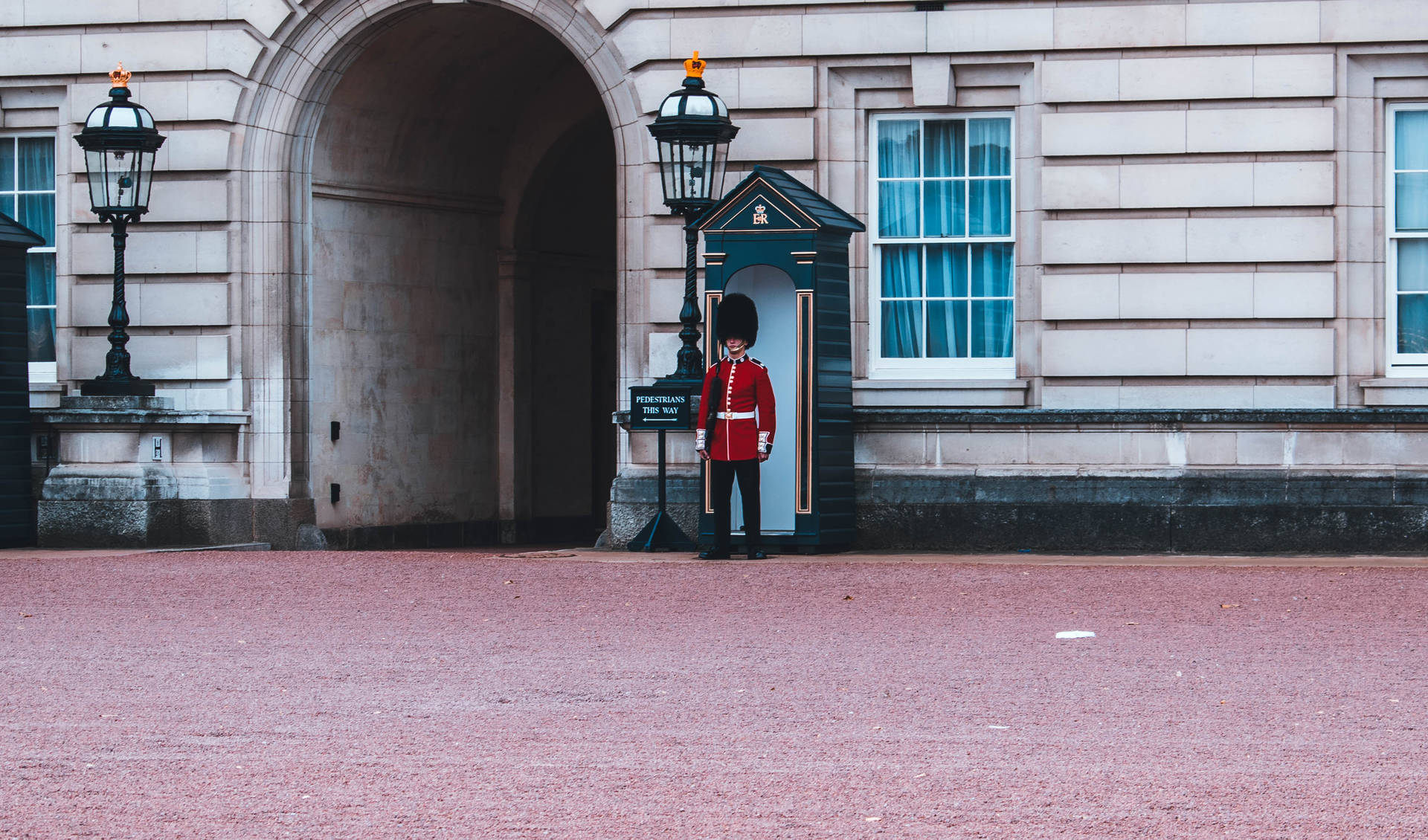 Buckingham Palace Guard Background