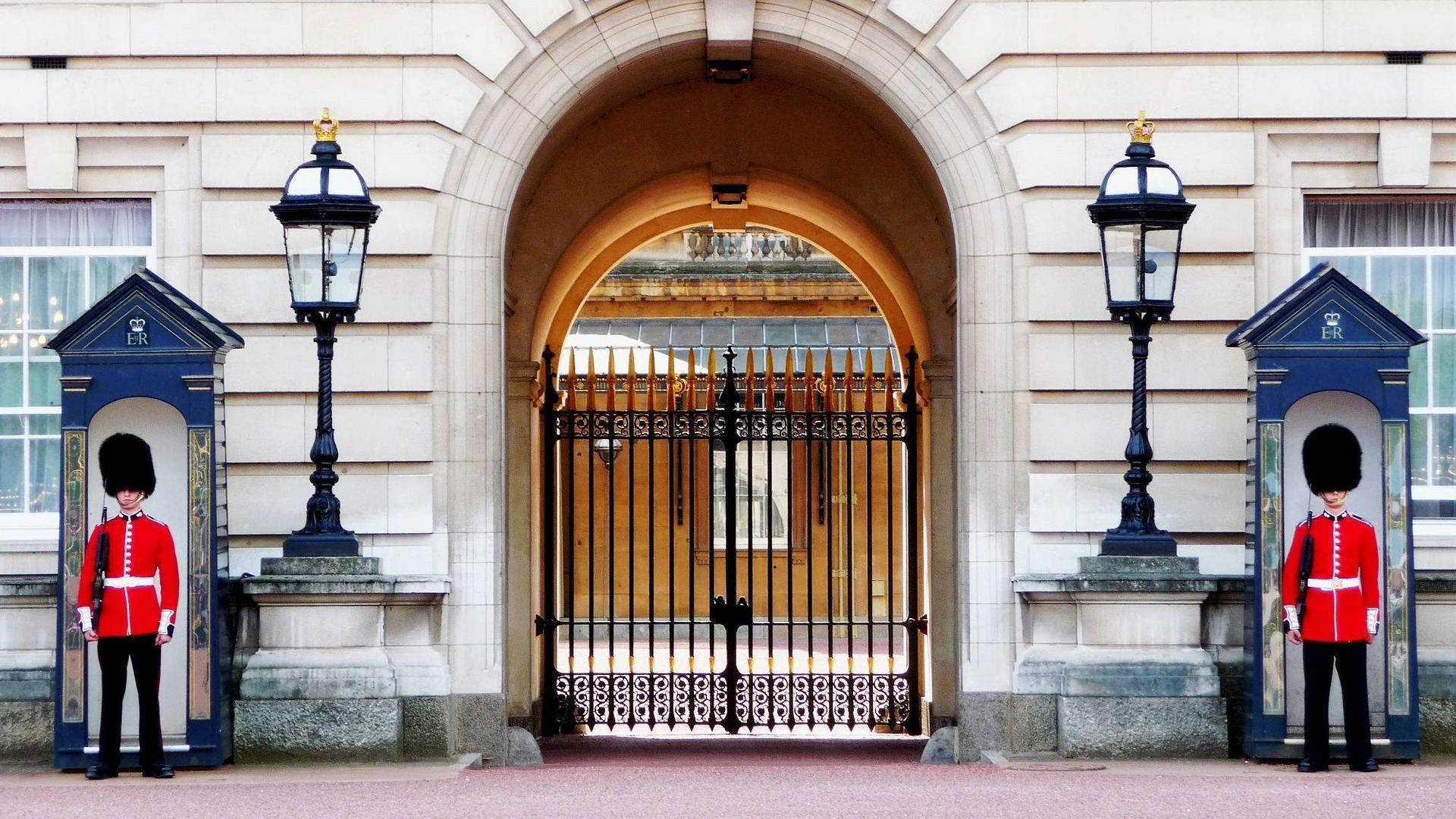 Buckingham Palace Locked Gate Background