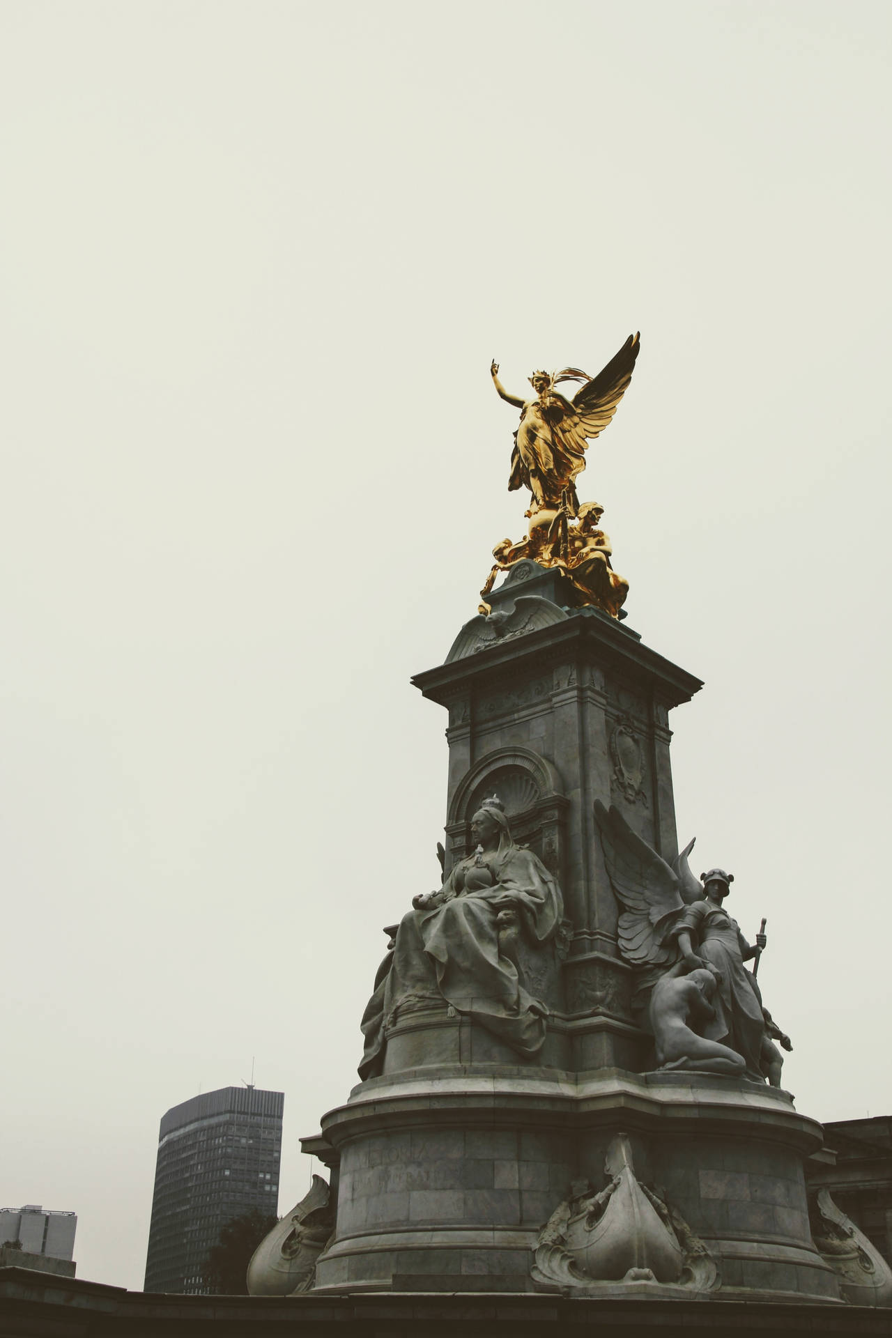 Buckingham Palace Sculpture Background