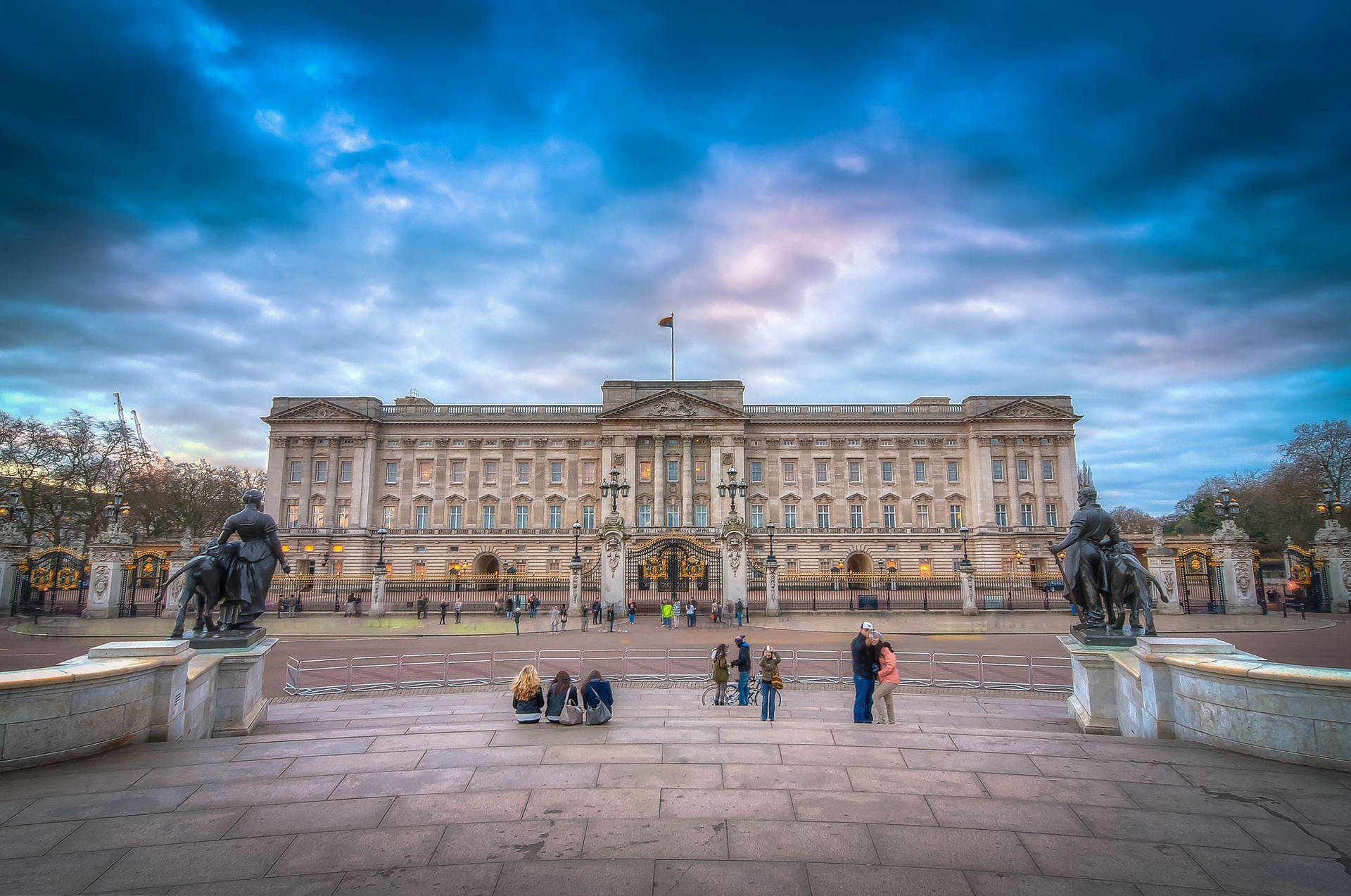 Buckingham Palace Steps Background