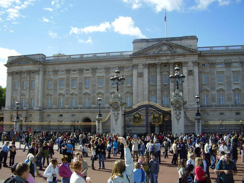 Buckingham Palace Tourist Gates Background