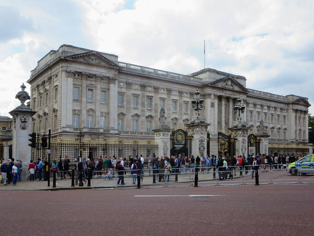 Buckingham Palace Tourists Background