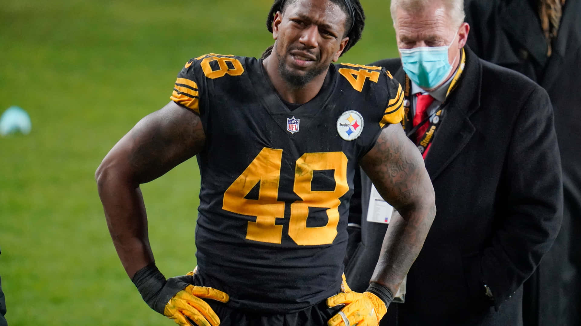 Bud Dupree Confused Look Background
