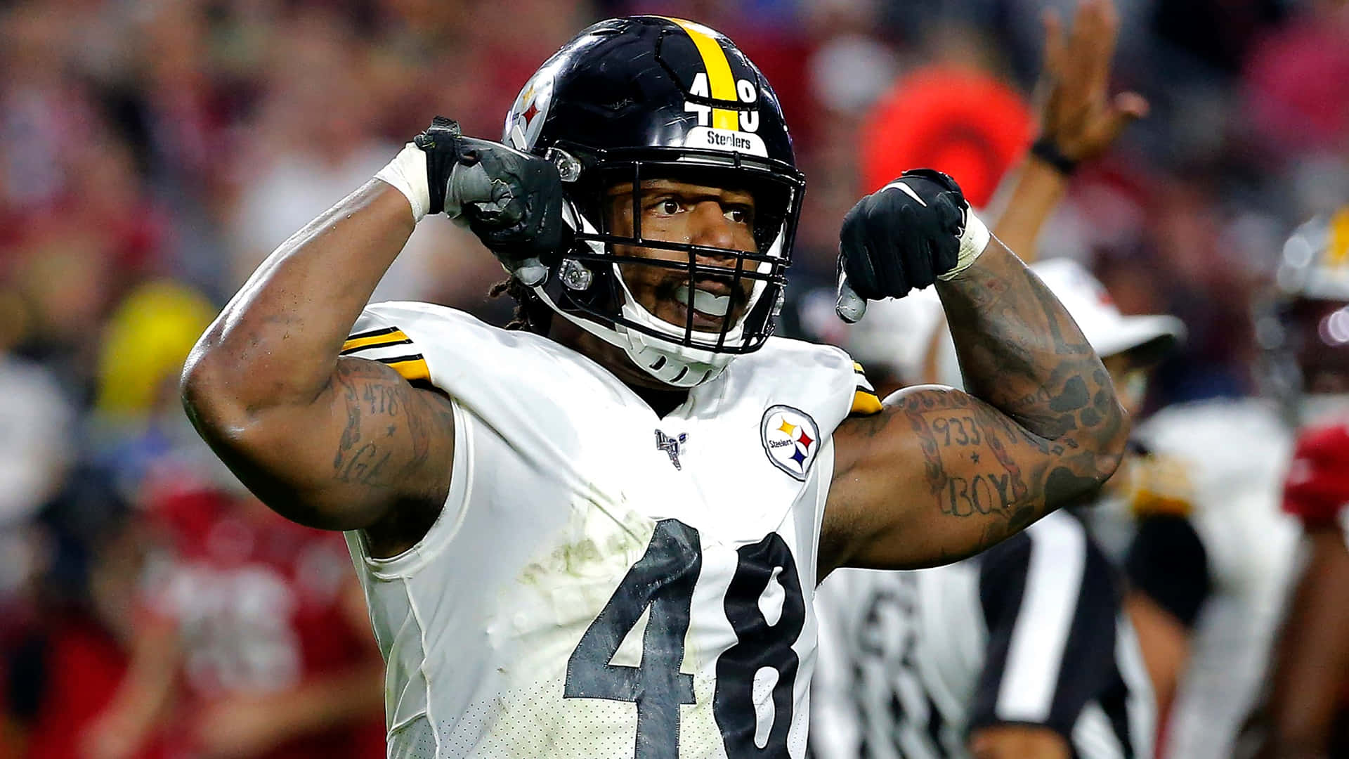 Bud Dupree Flexing Arms Background