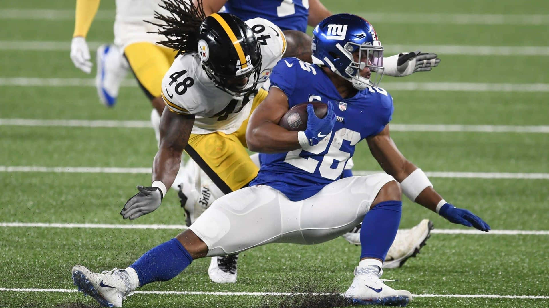 Bud Dupree Holding Ball Background