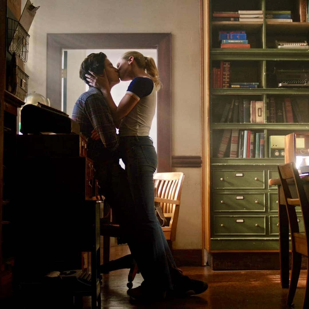 Bughead Kissin Library Scene