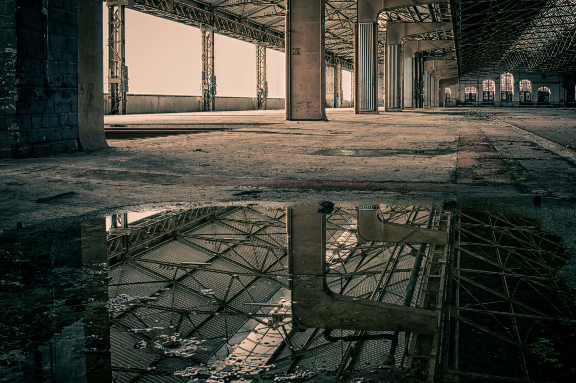 Building Square Pillar Water Reflection Background