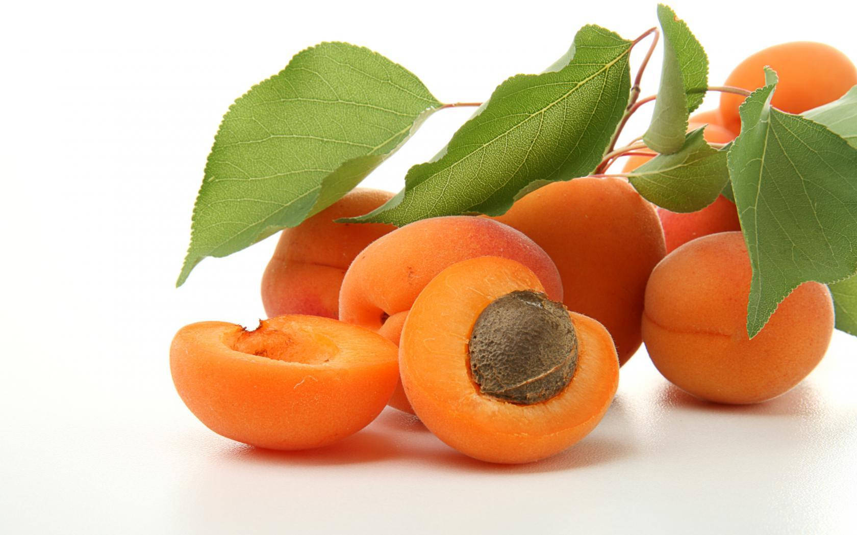 Bunch Of Apricot Fruits Background