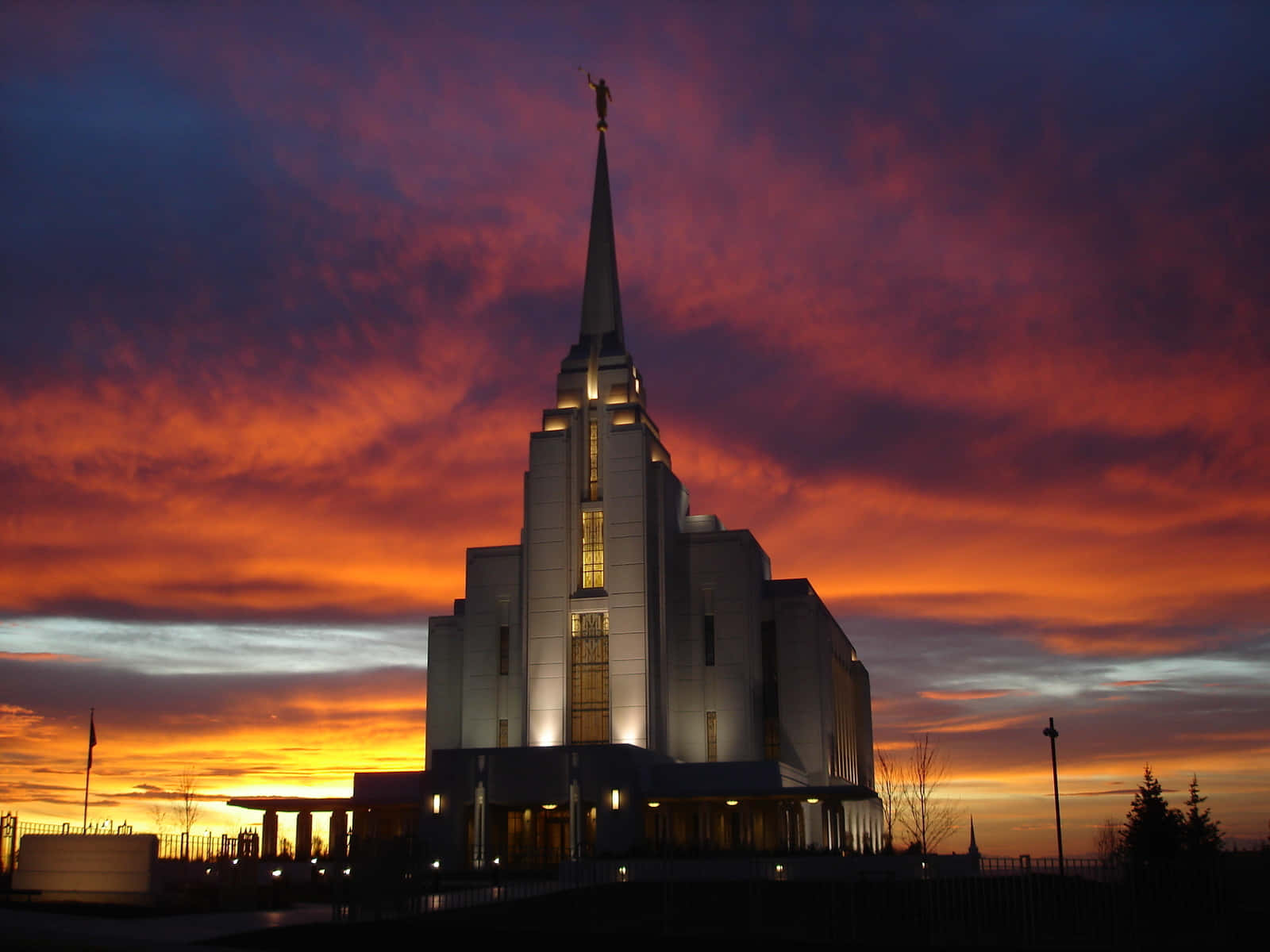 Burning Sunset At Rexburg Idaho Mormon Temple Background