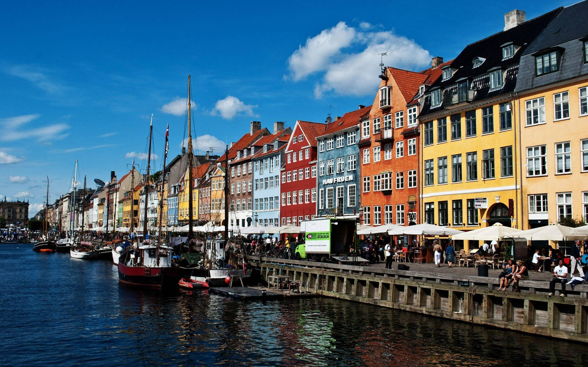 Bustling City Life In Copenhagen Background