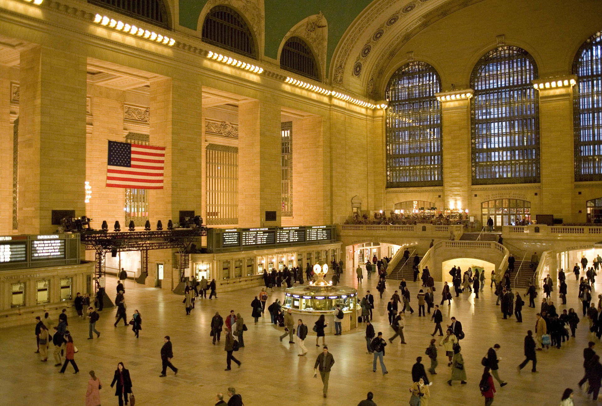 Bustling Grand Central Station Background