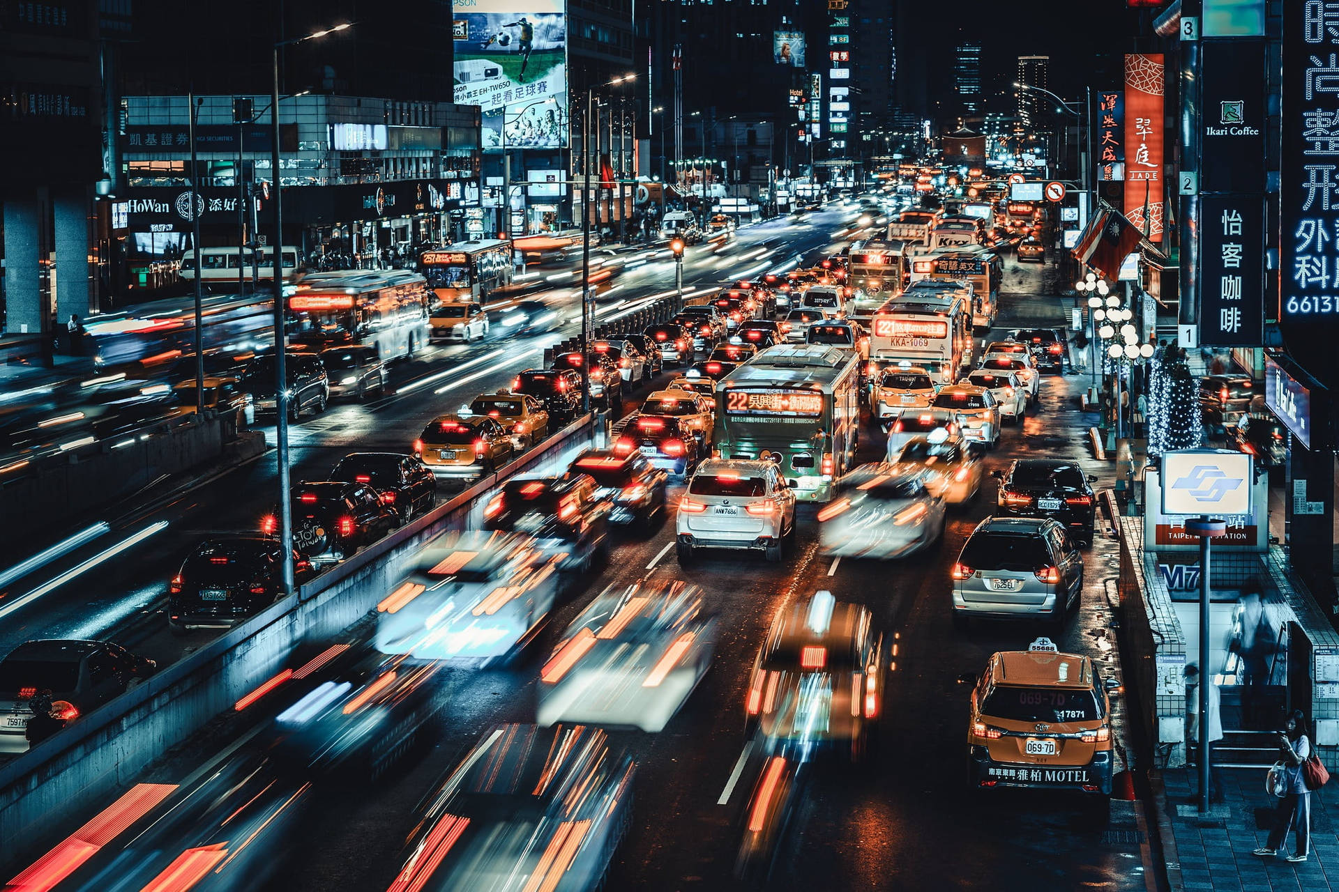 Bustling Night Traffic In Taiwan Background