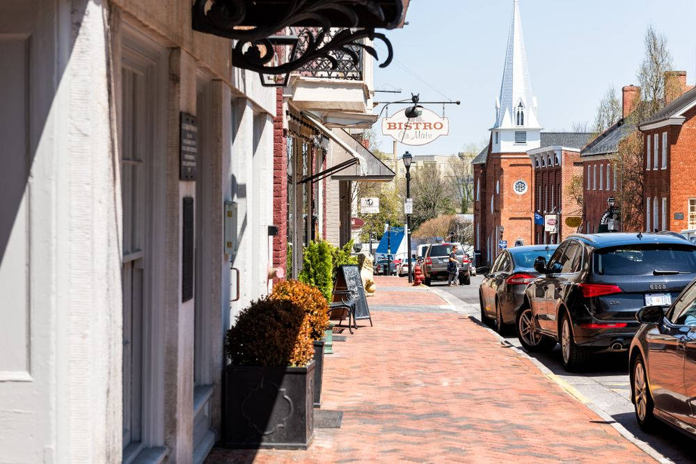 Bustling Nightlife In Lexington's Pubs