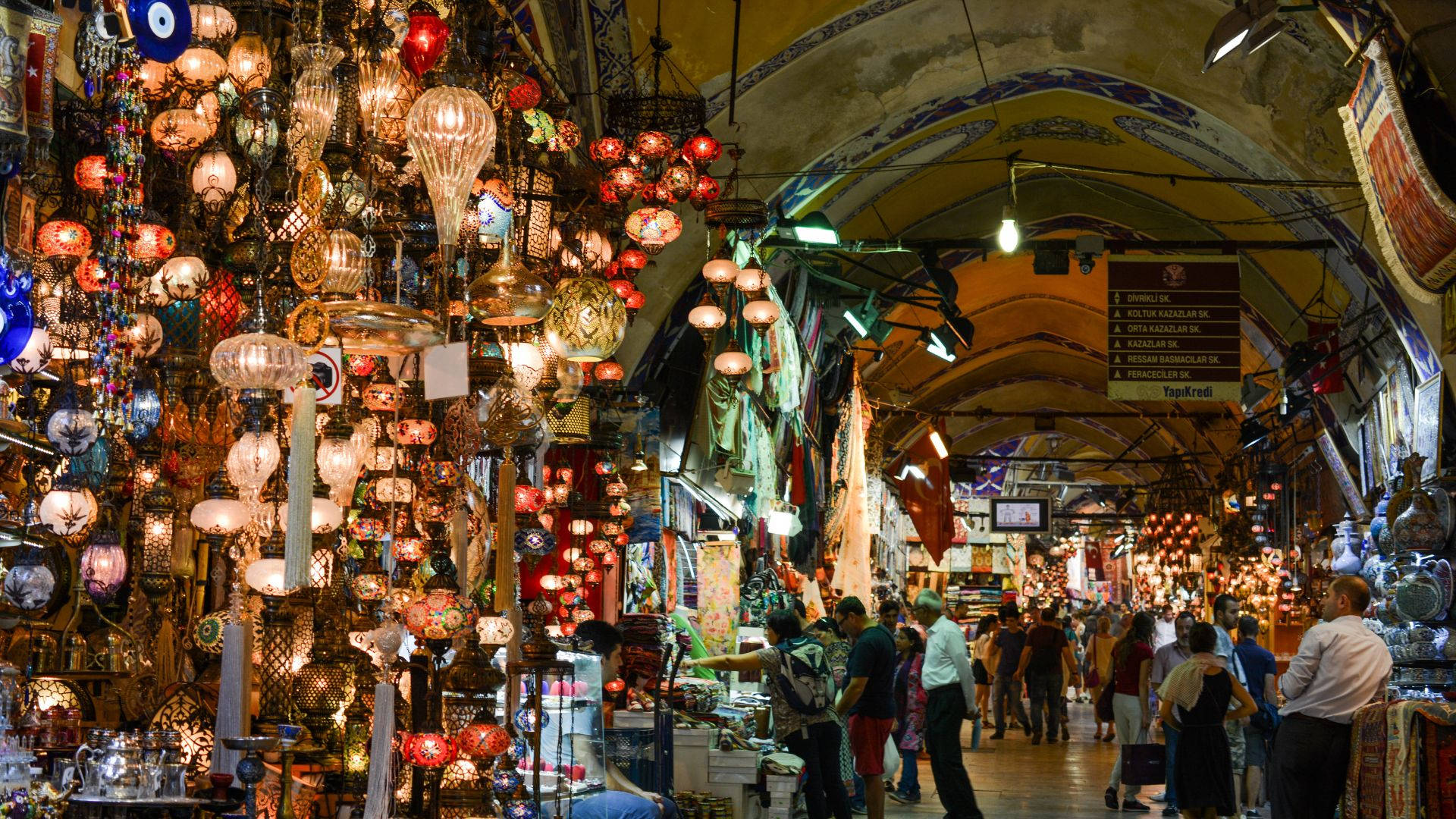 Bustling Scene Of The Grand Bazaar Market In Istanbul Background