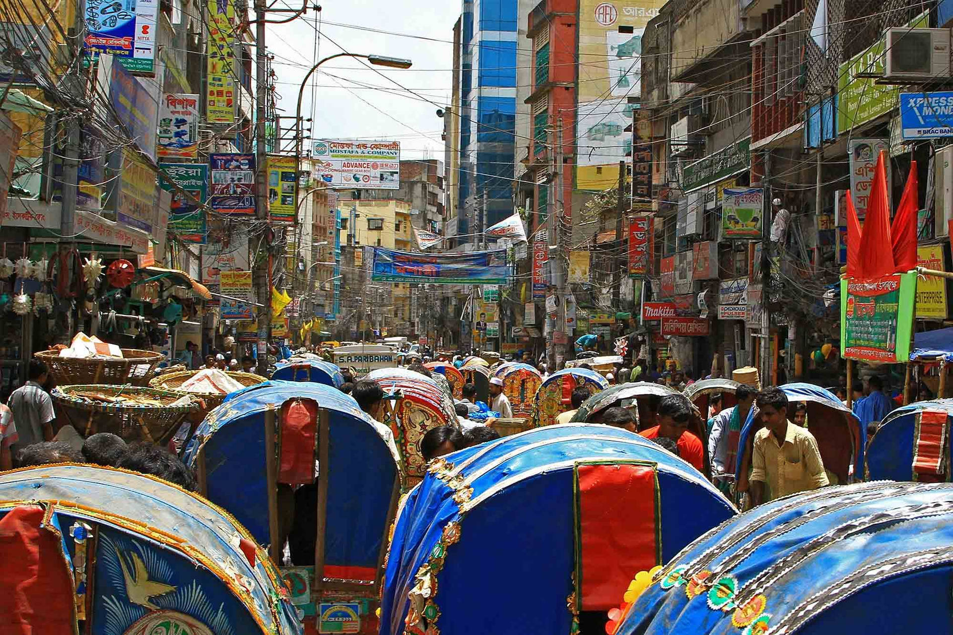 Bustling Street Scene In Dhaka, Bangladesh Background