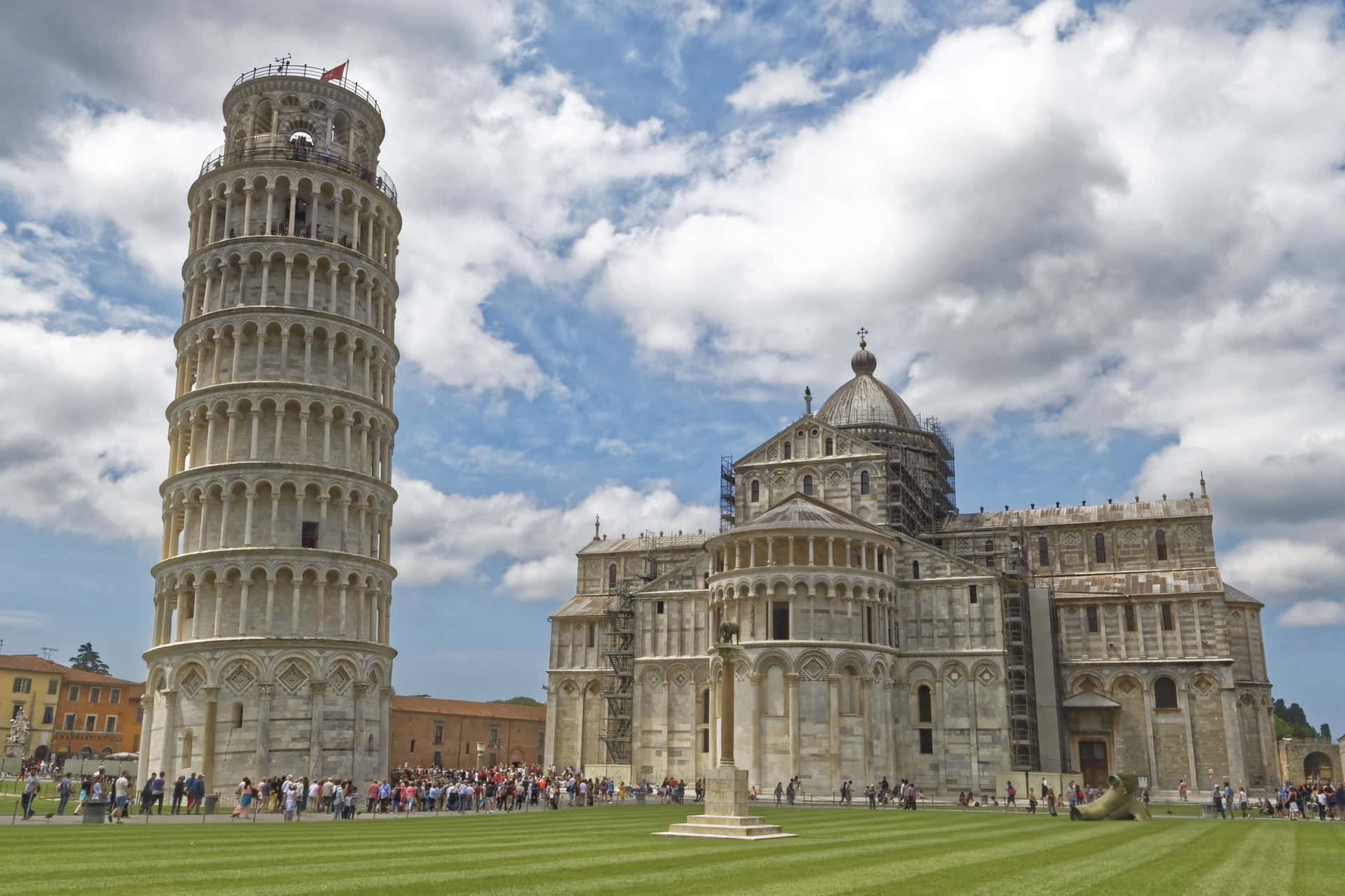 Busy Day At Tower Of Pisa