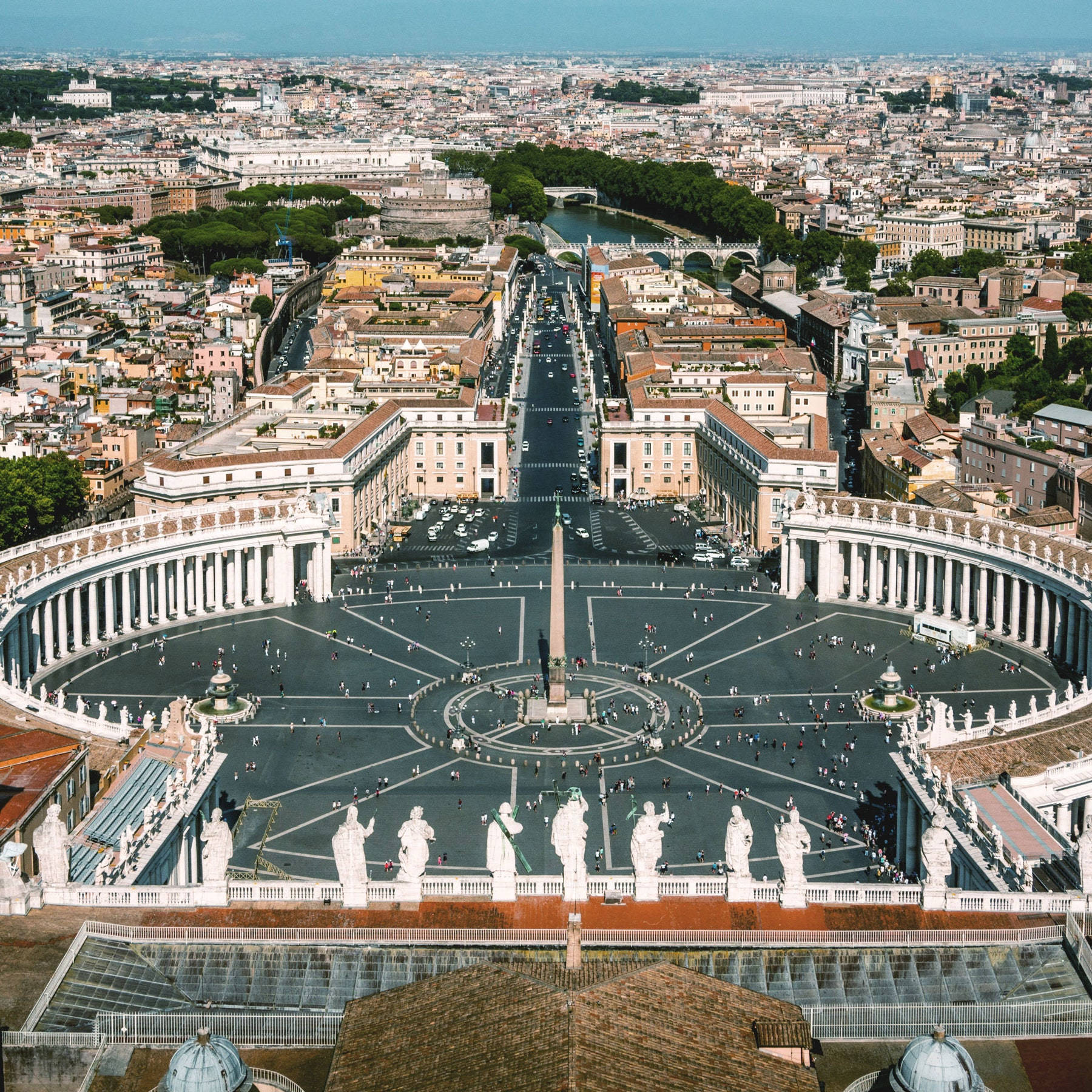 Busy Day In Vatican City Background