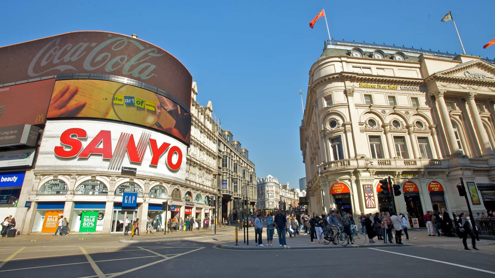 Busy Street In Piccadilly Circus Background
