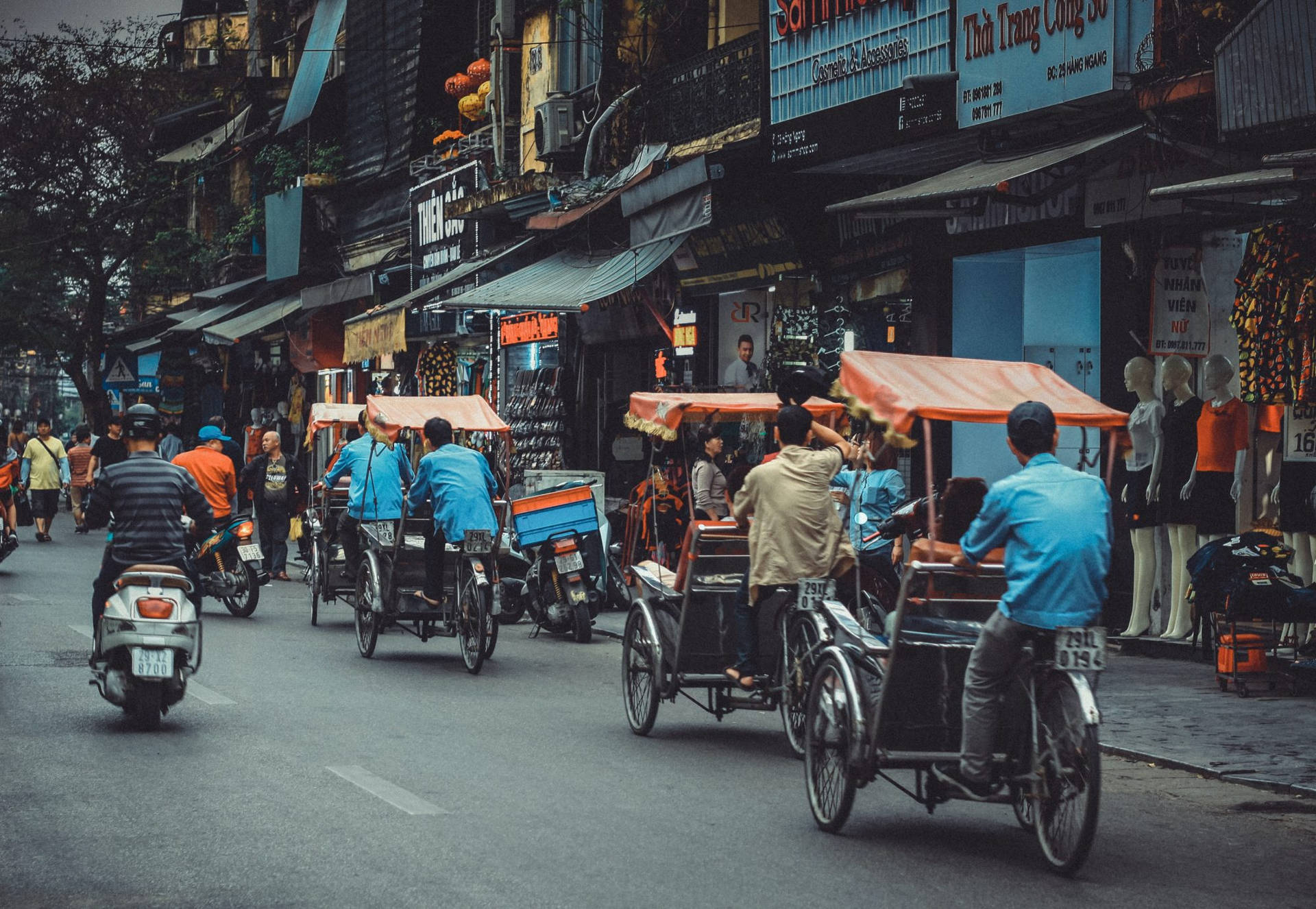 Busy Street Of Hanoi Background